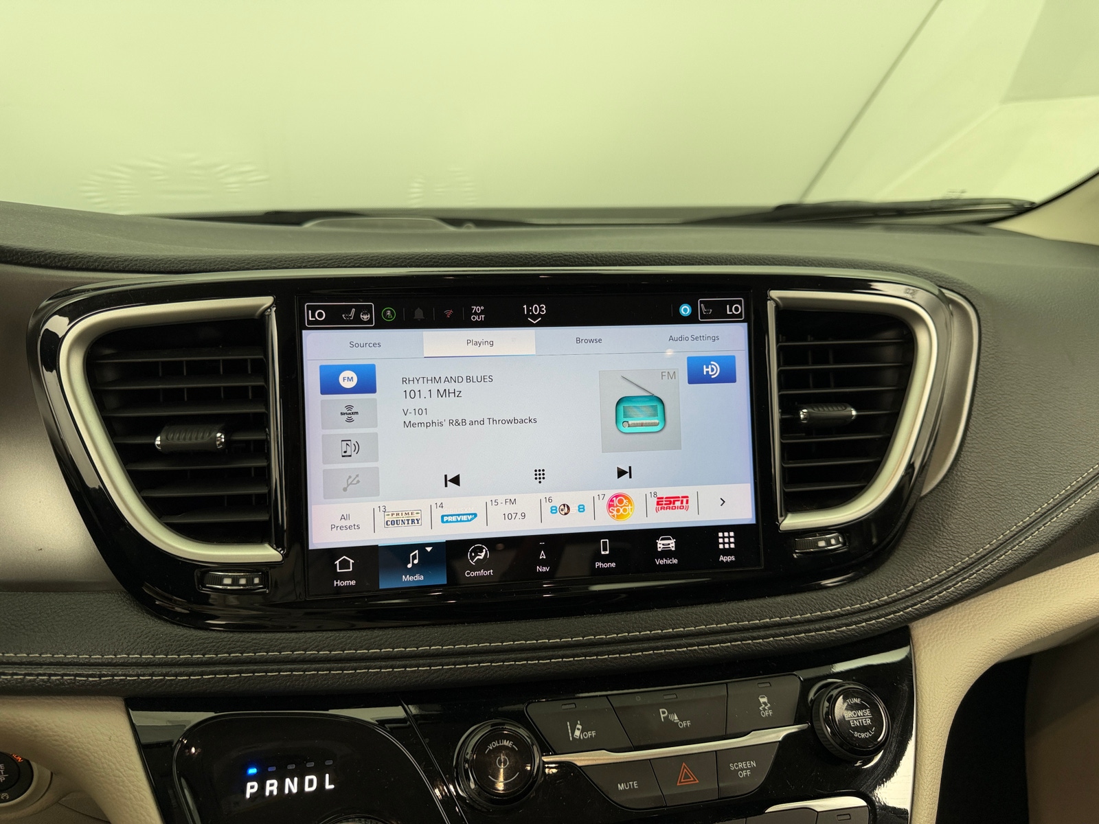 Thumbnail: 2024 Chrysler Pacifica - 3