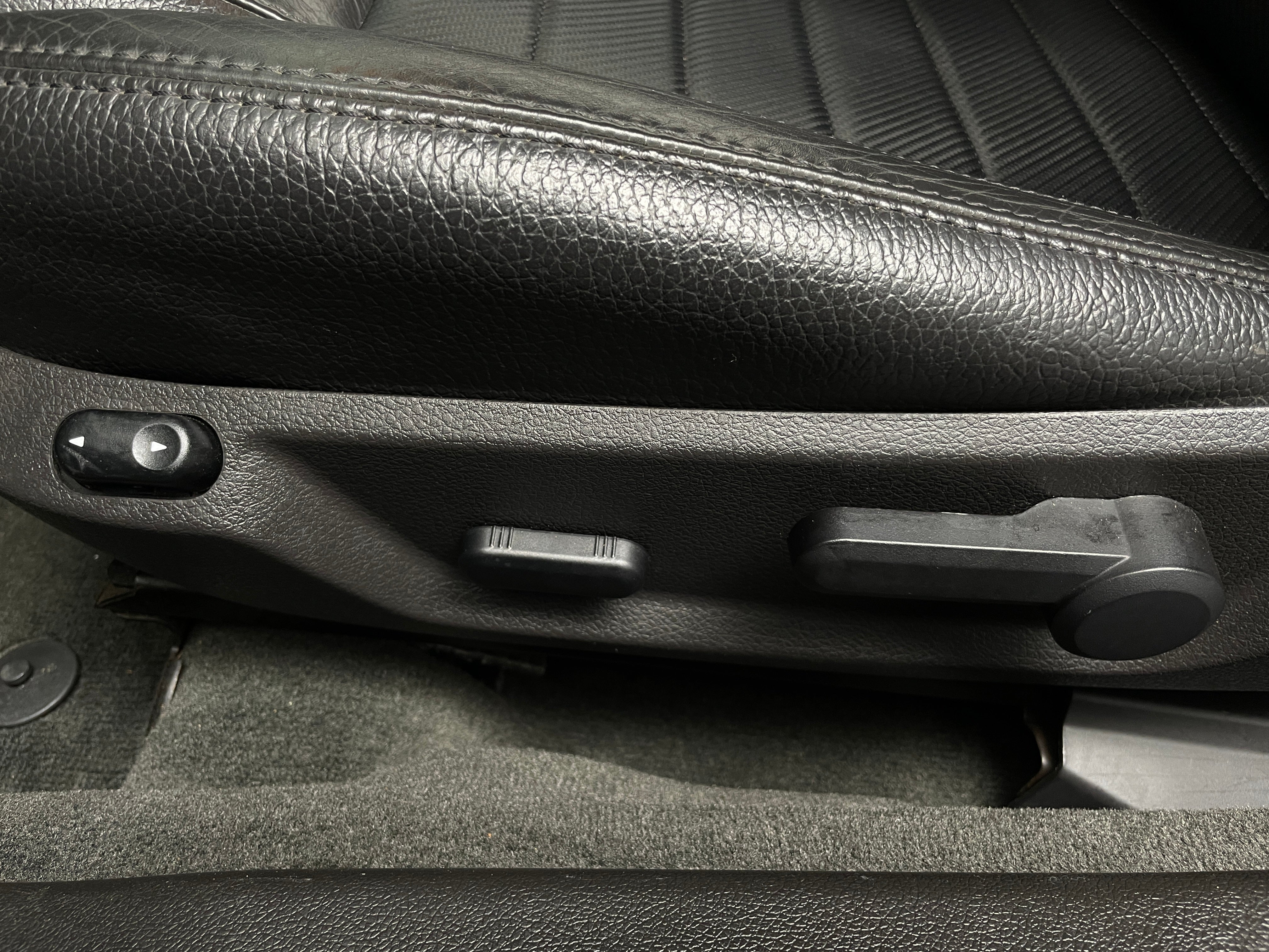 2012 Ford Mustang GT Premium - Photo 2