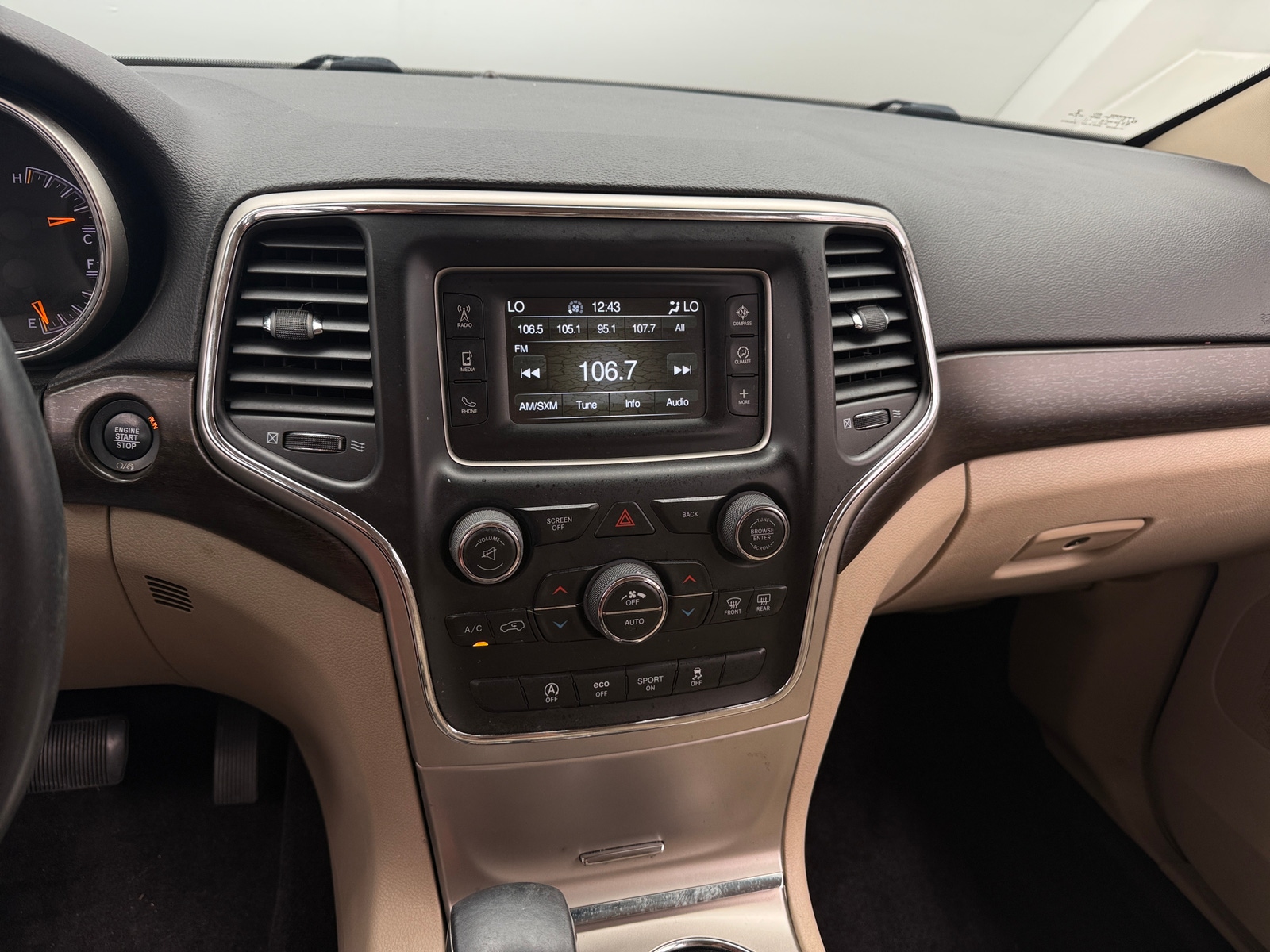 Thumbnail: 2016 Jeep Grand Cherokee - 4