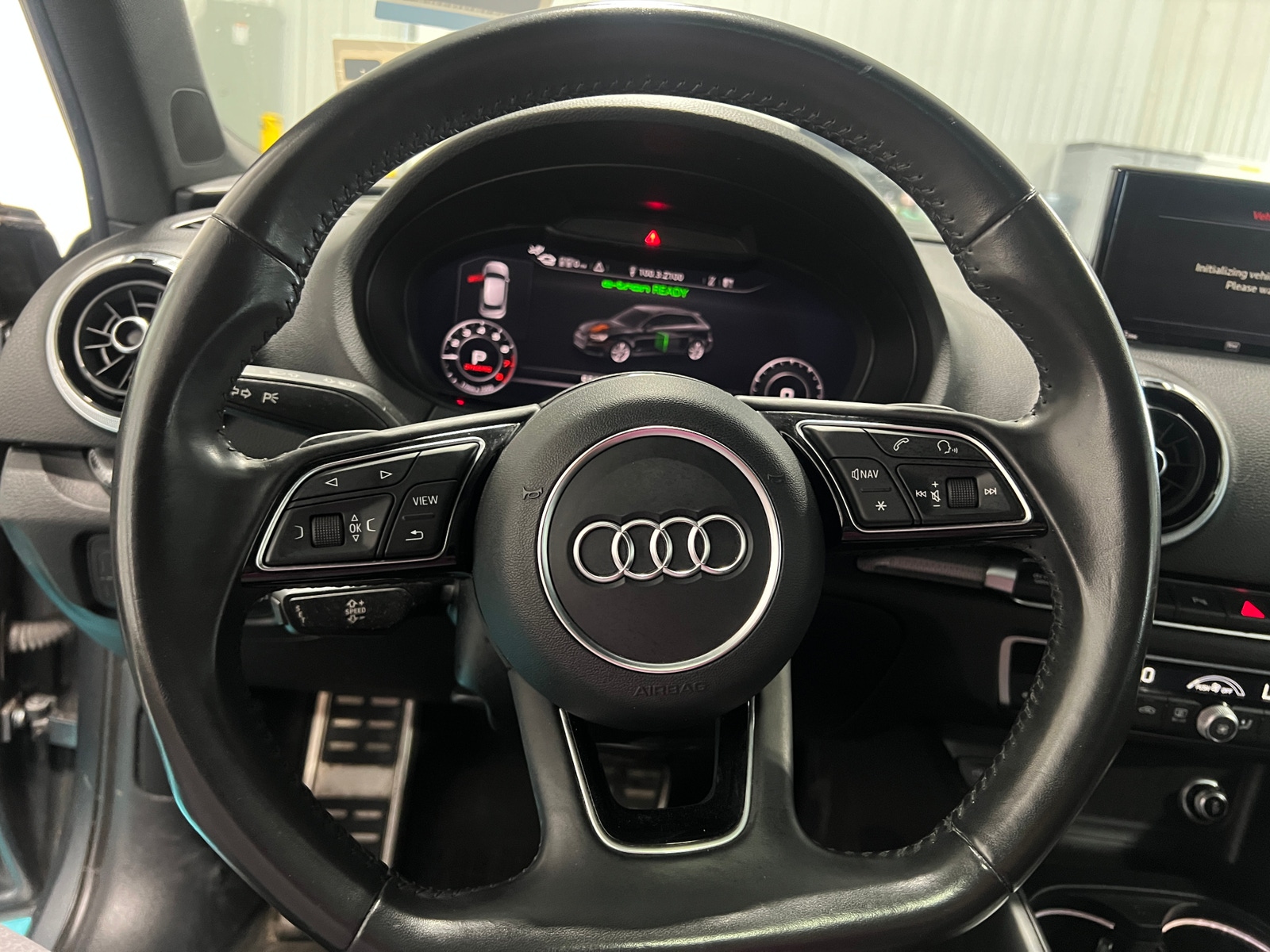 Thumbnail: 2018 Audi A3 e-tron - 4