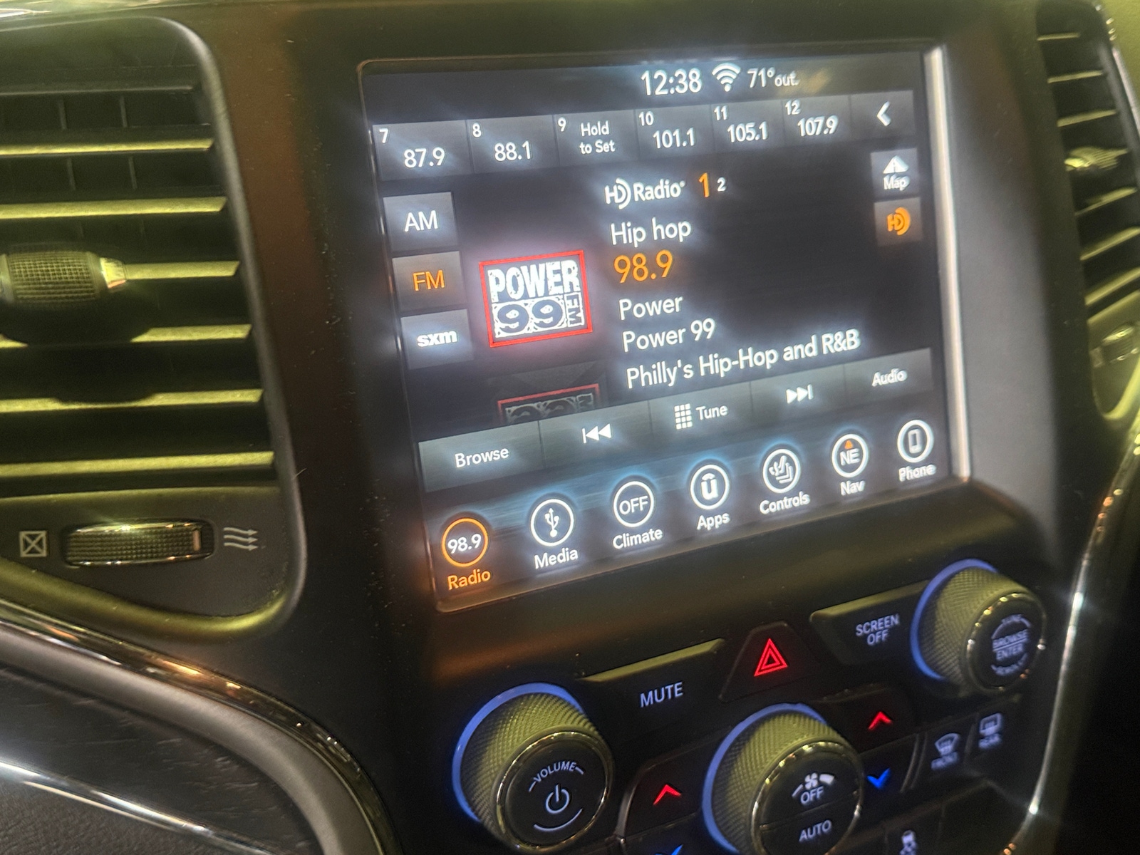 Thumbnail: 2018 Jeep Grand Cherokee - 3