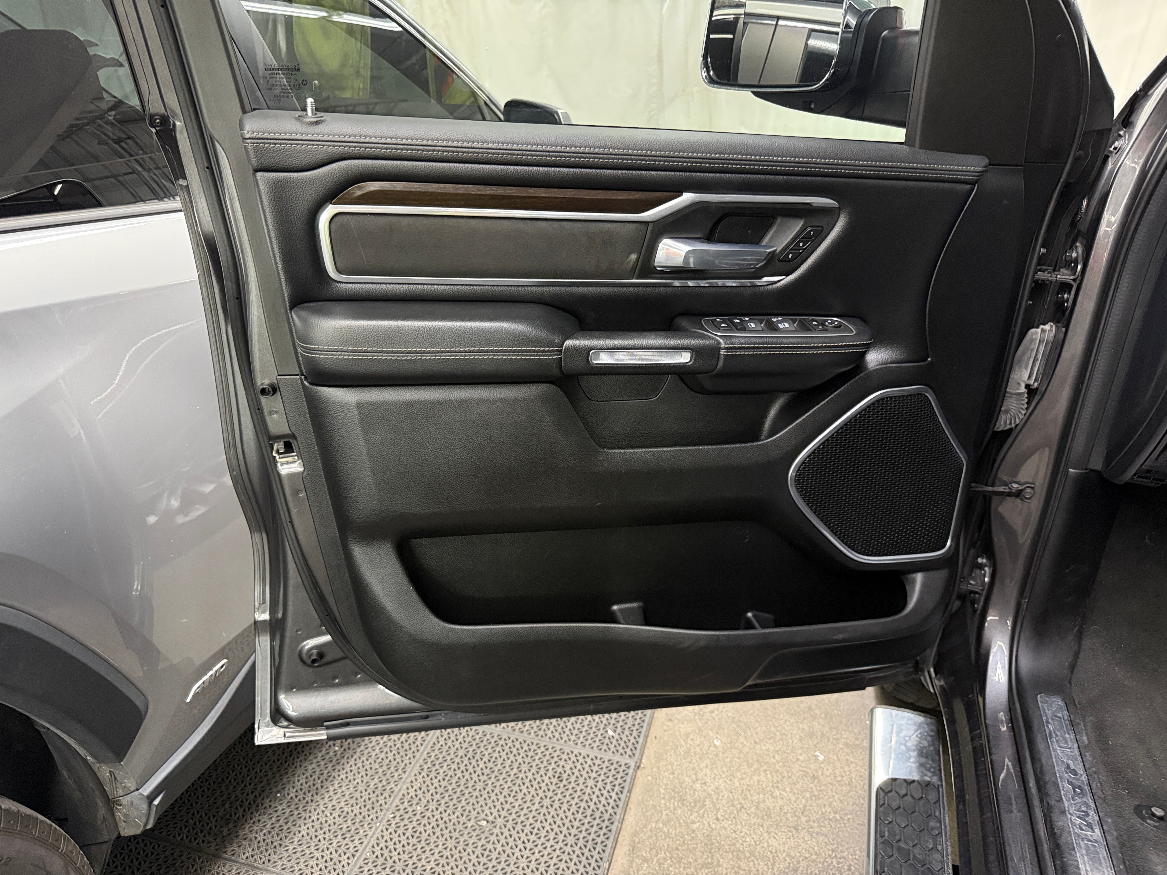 2022 RAM Ram 1500 Pickup Laramie - Photo 11