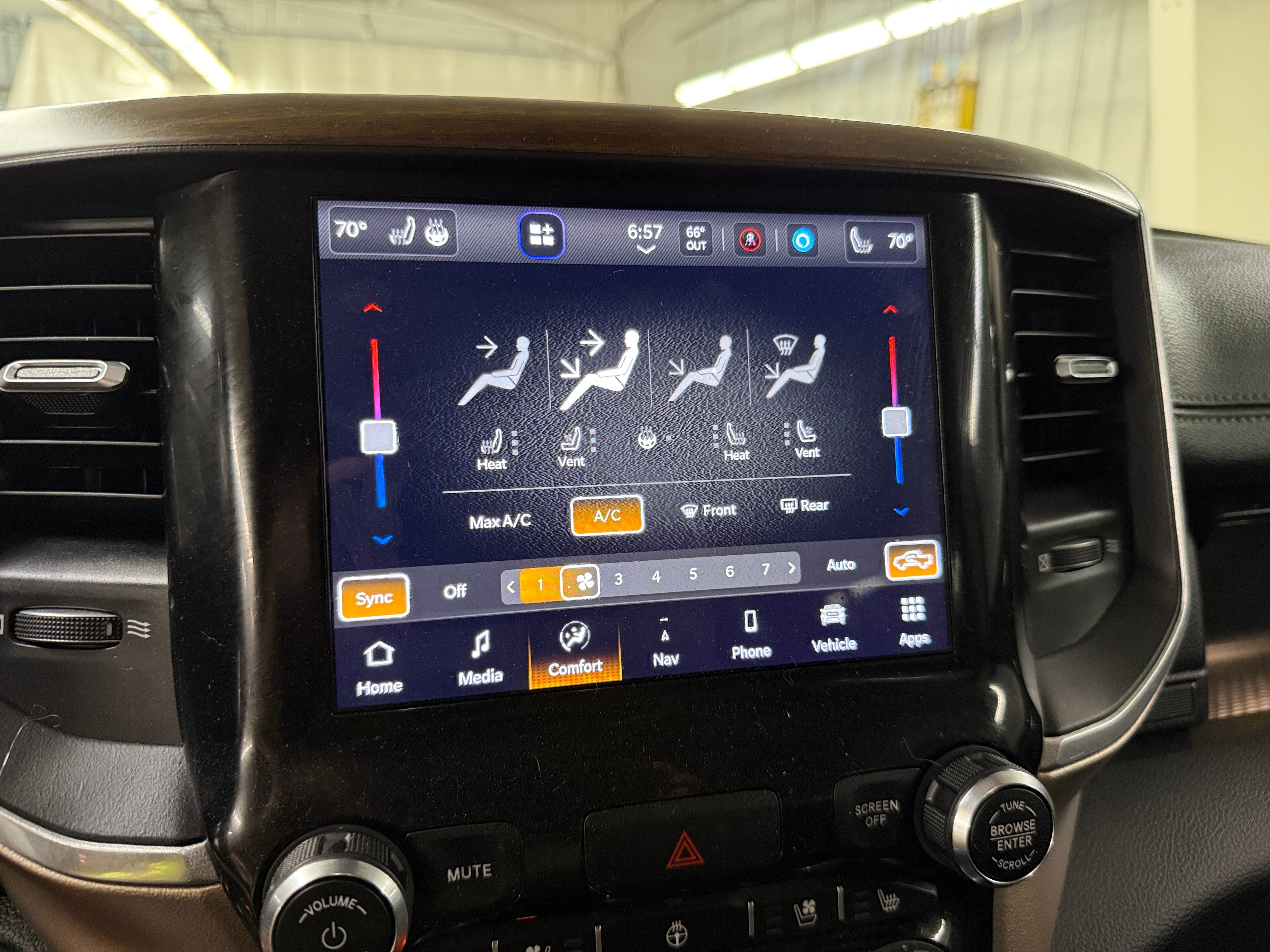 2022 RAM Ram 1500 Pickup Laramie - Photo 18