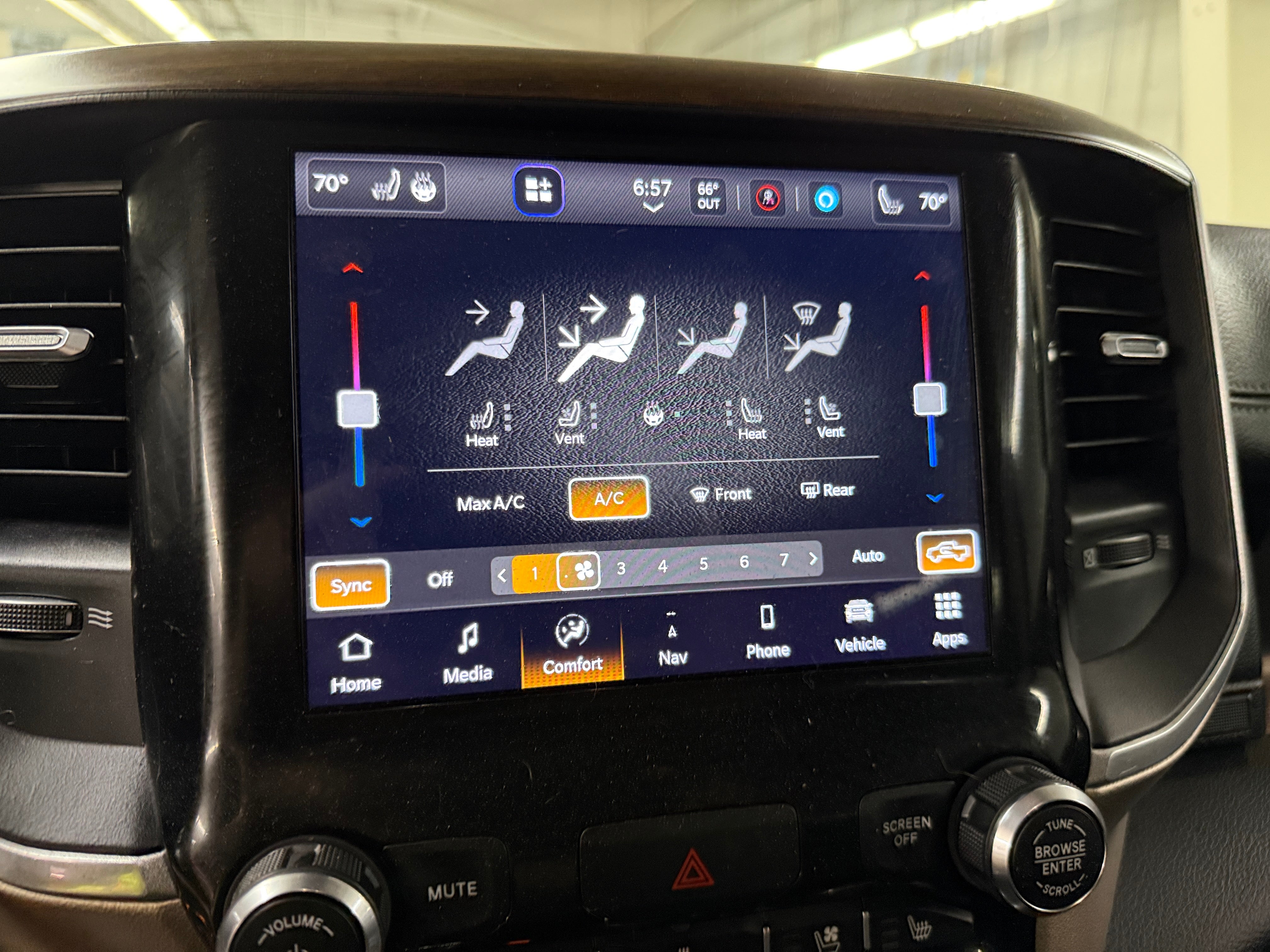 2022 RAM Ram 1500 Pickup Laramie - Photo 19