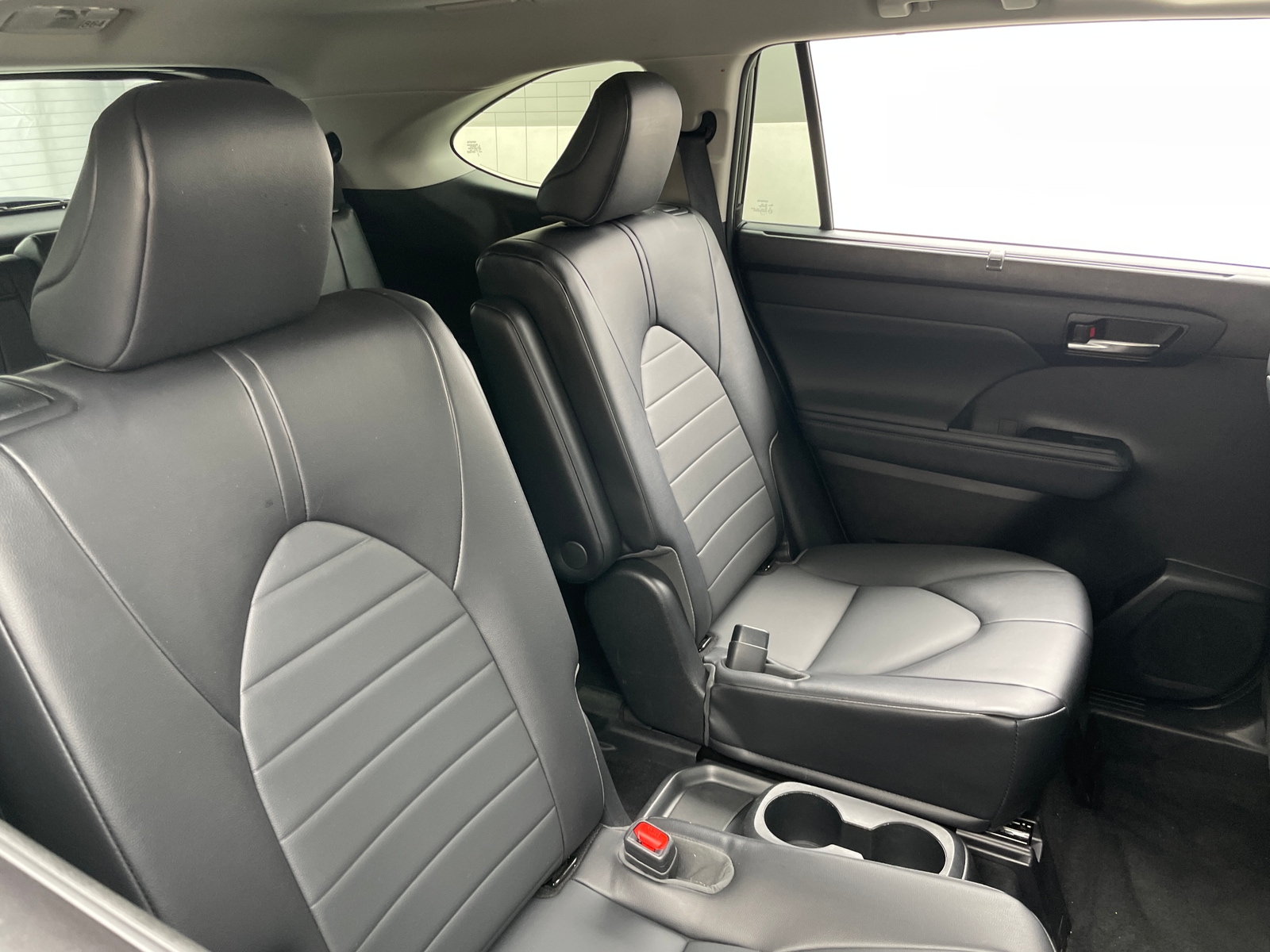 Thumbnail: 2022 Toyota Highlander - 5