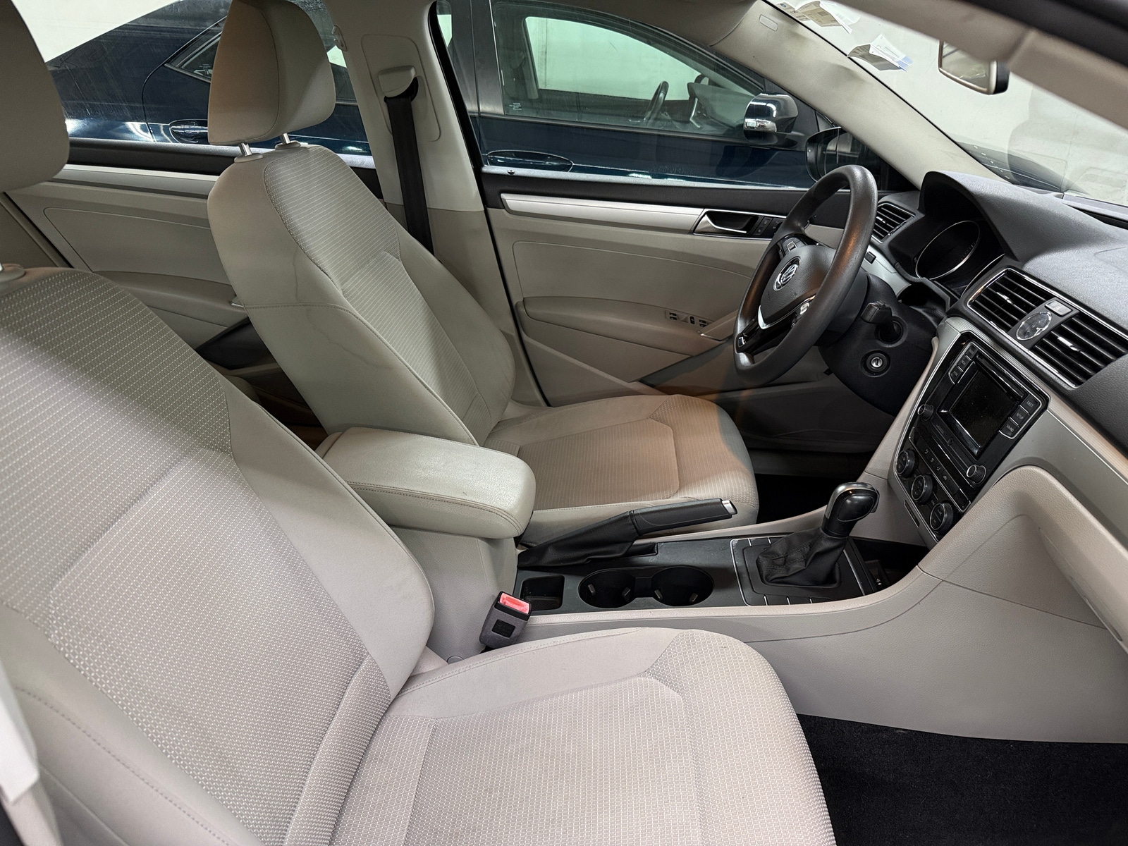 Thumbnail: 2017 Volkswagen Passat - 2