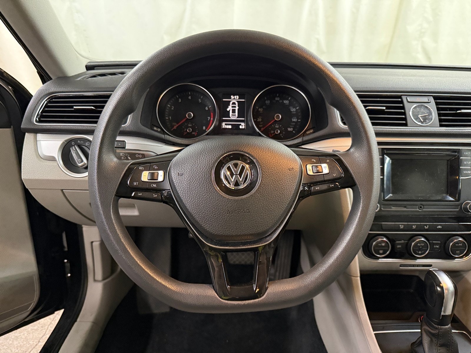 Thumbnail: 2017 Volkswagen Passat - 5