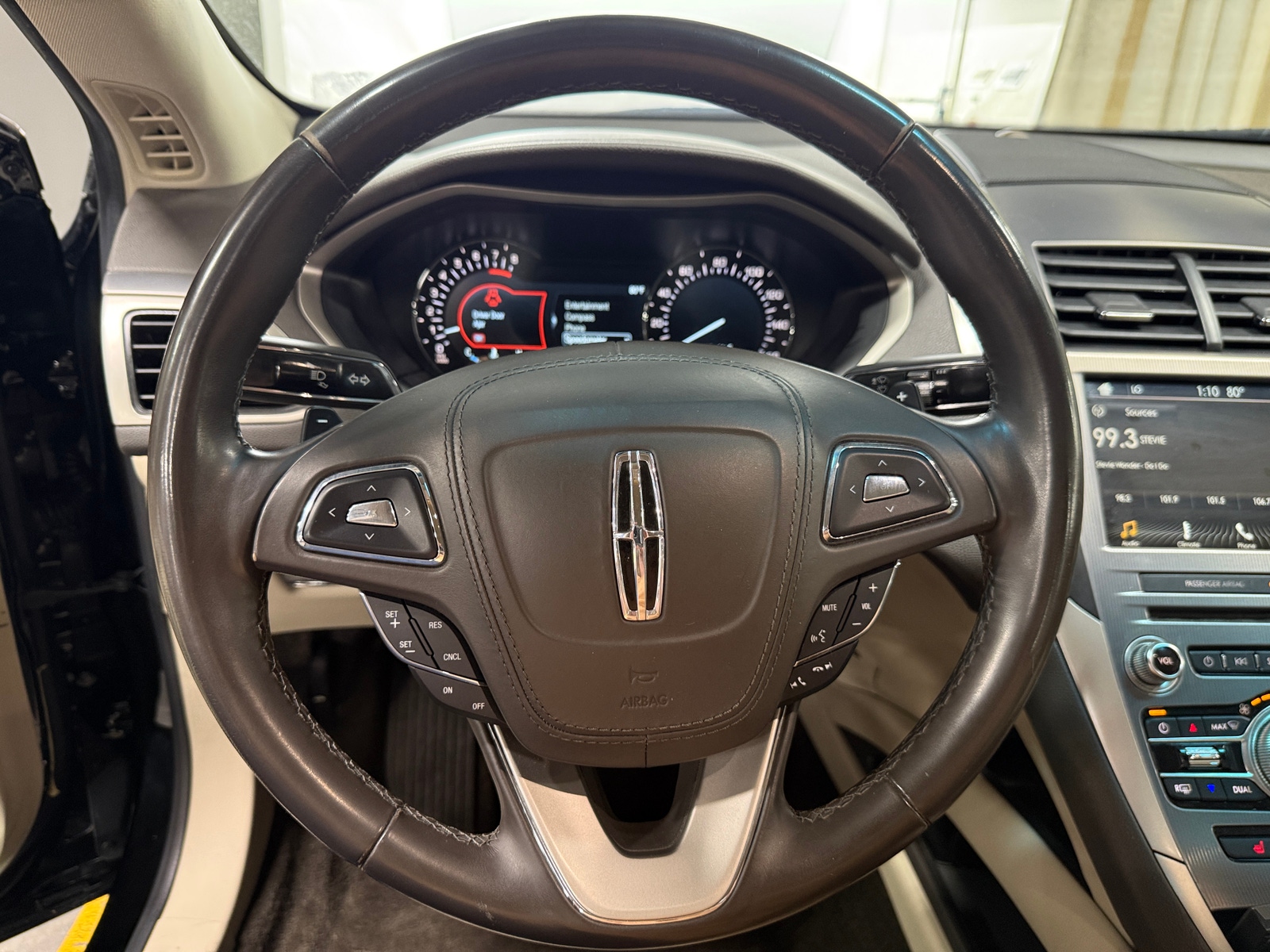 Thumbnail: 2017 Lincoln MKZ - 4