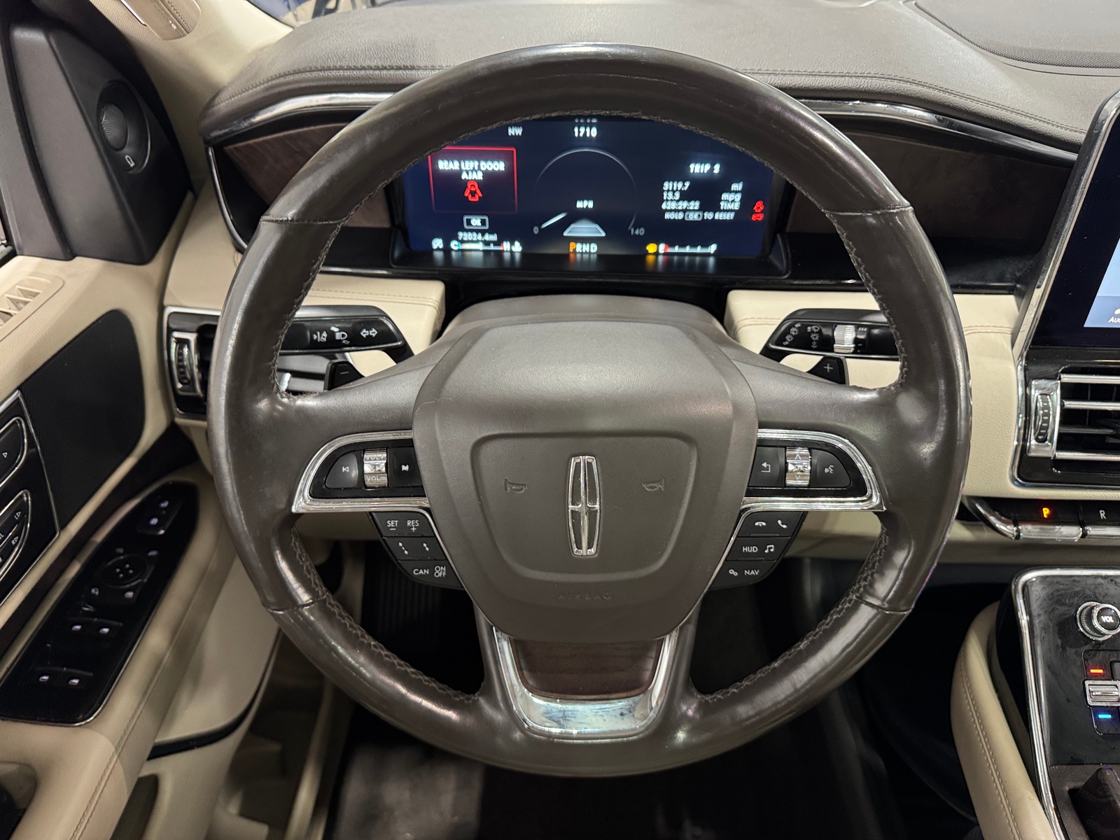Thumbnail: 2019 Lincoln Navigator L - 4