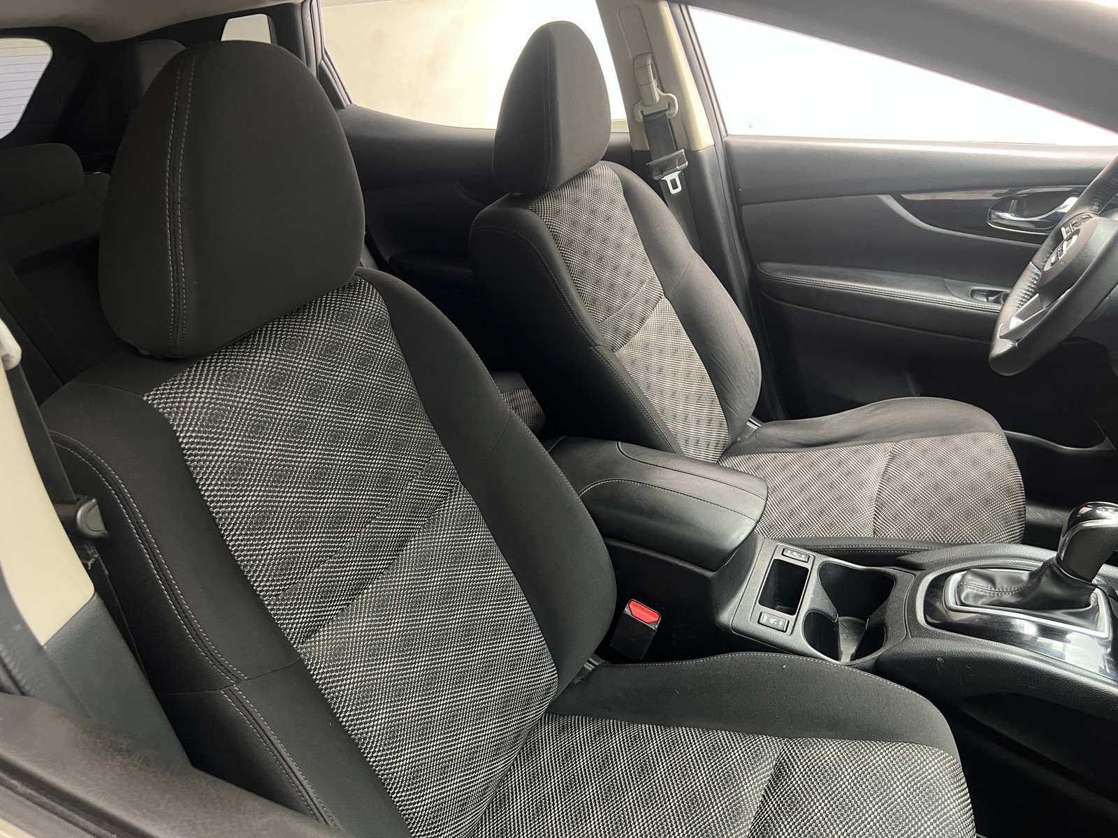 Thumbnail: 2021 Nissan Rogue Sport - 2