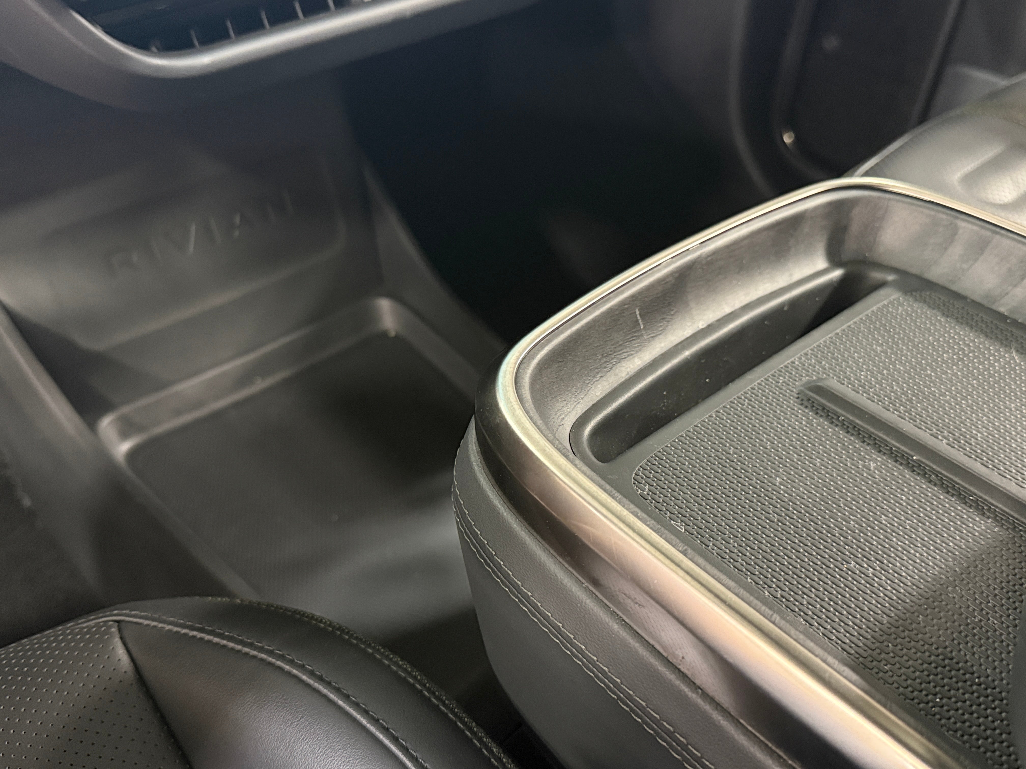 Used 2025 Rivian R1S Adventure with VIN 7PDSGBBA0SN070098 for sale in Pewaukee, WI