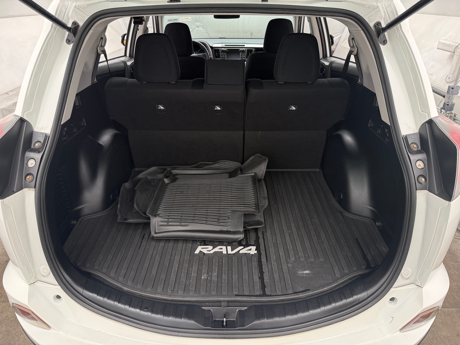 Thumbnail: 2017 Toyota RAV4 - 7
