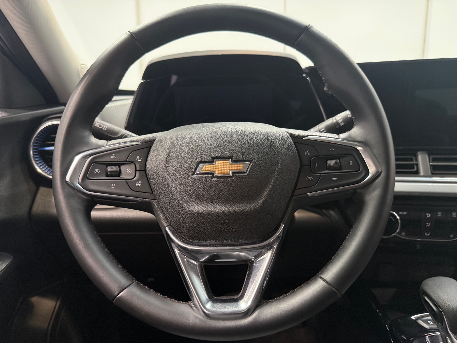 Thumbnail: 2025 Chevrolet Trax - 5