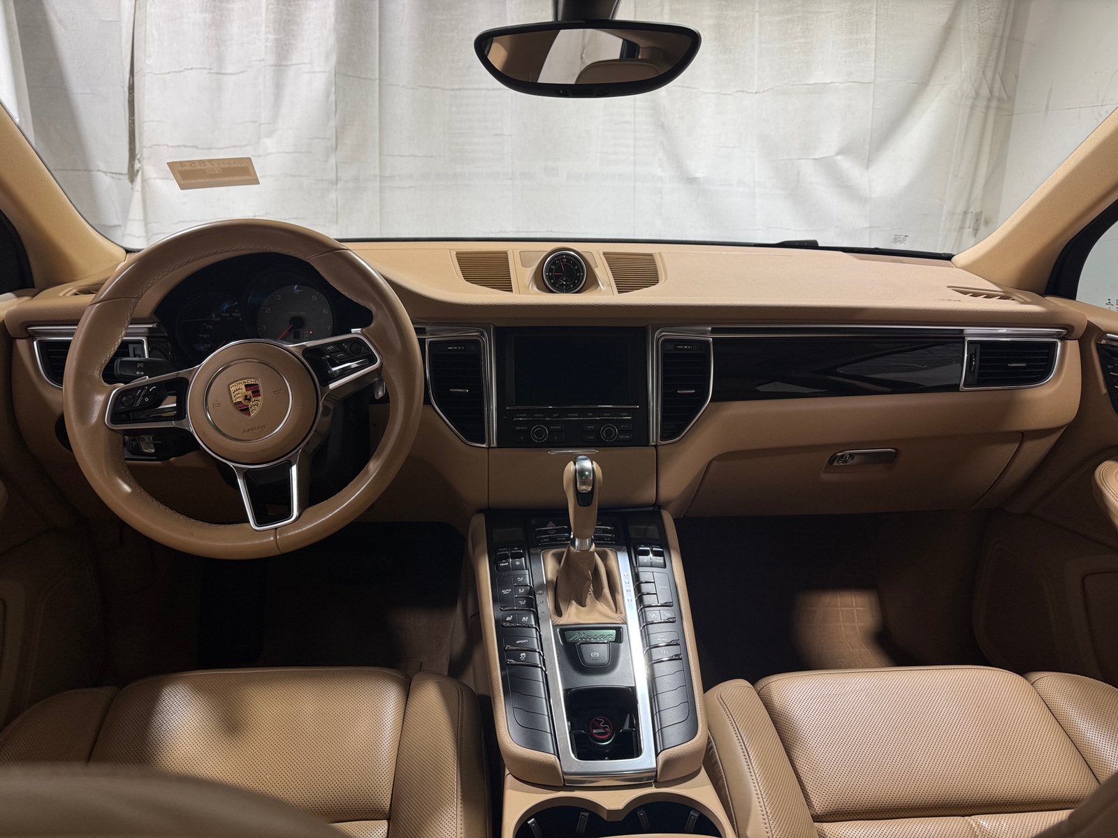 Thumbnail: 2016 Porsche Macan - 2