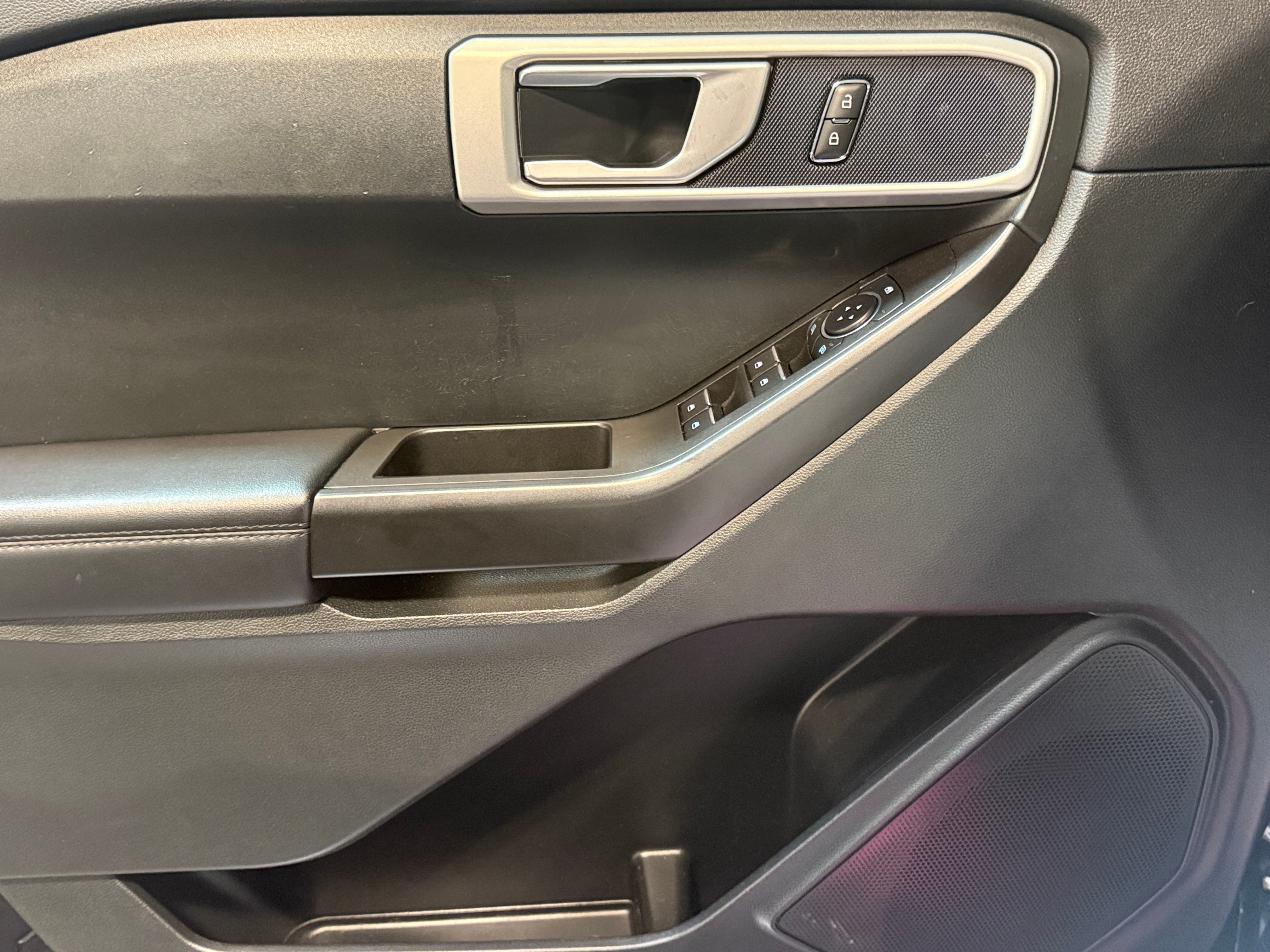 2023 Ford Explorer Base - Photo 10