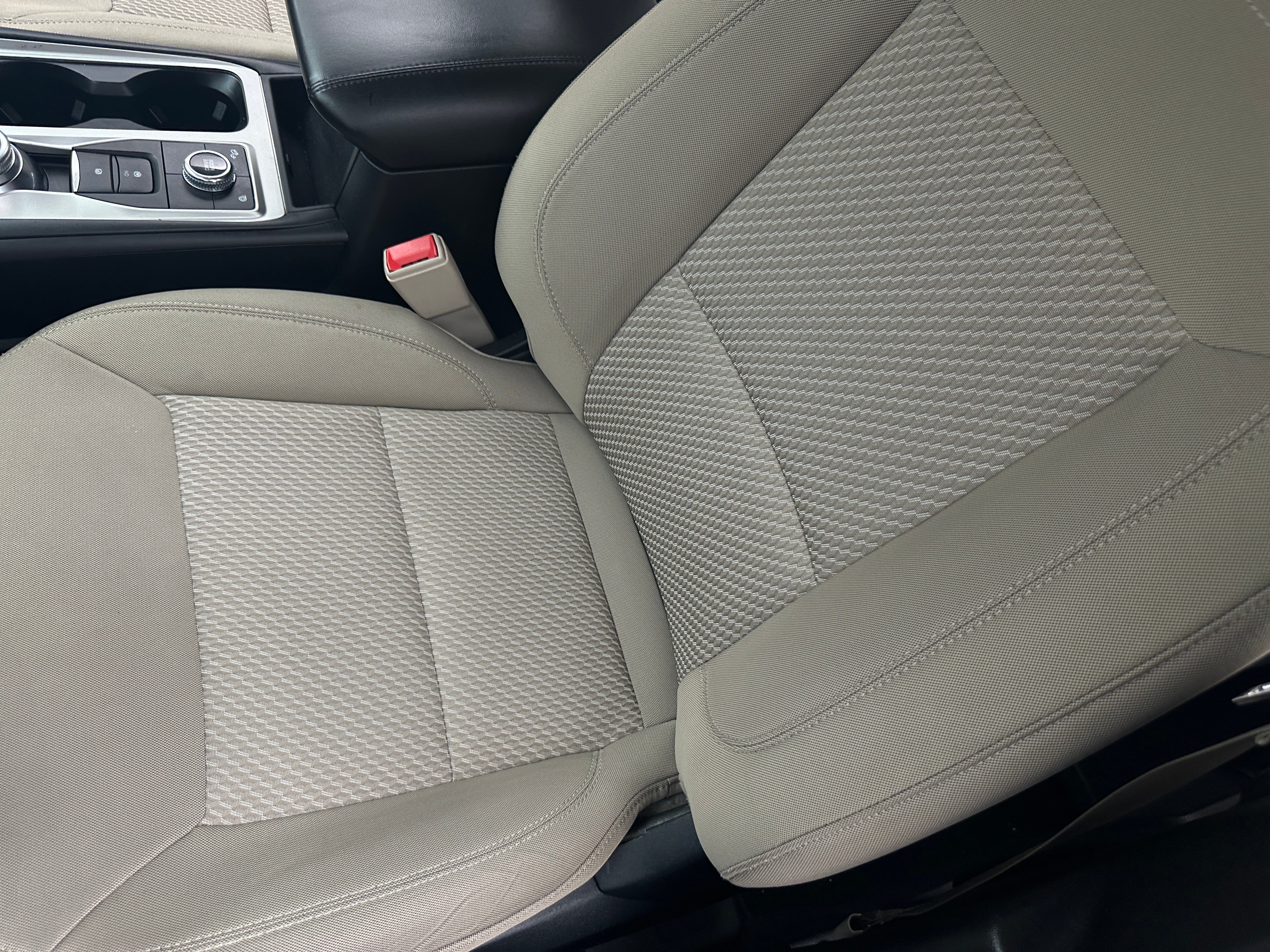 2023 Ford Explorer Base - Photo 24