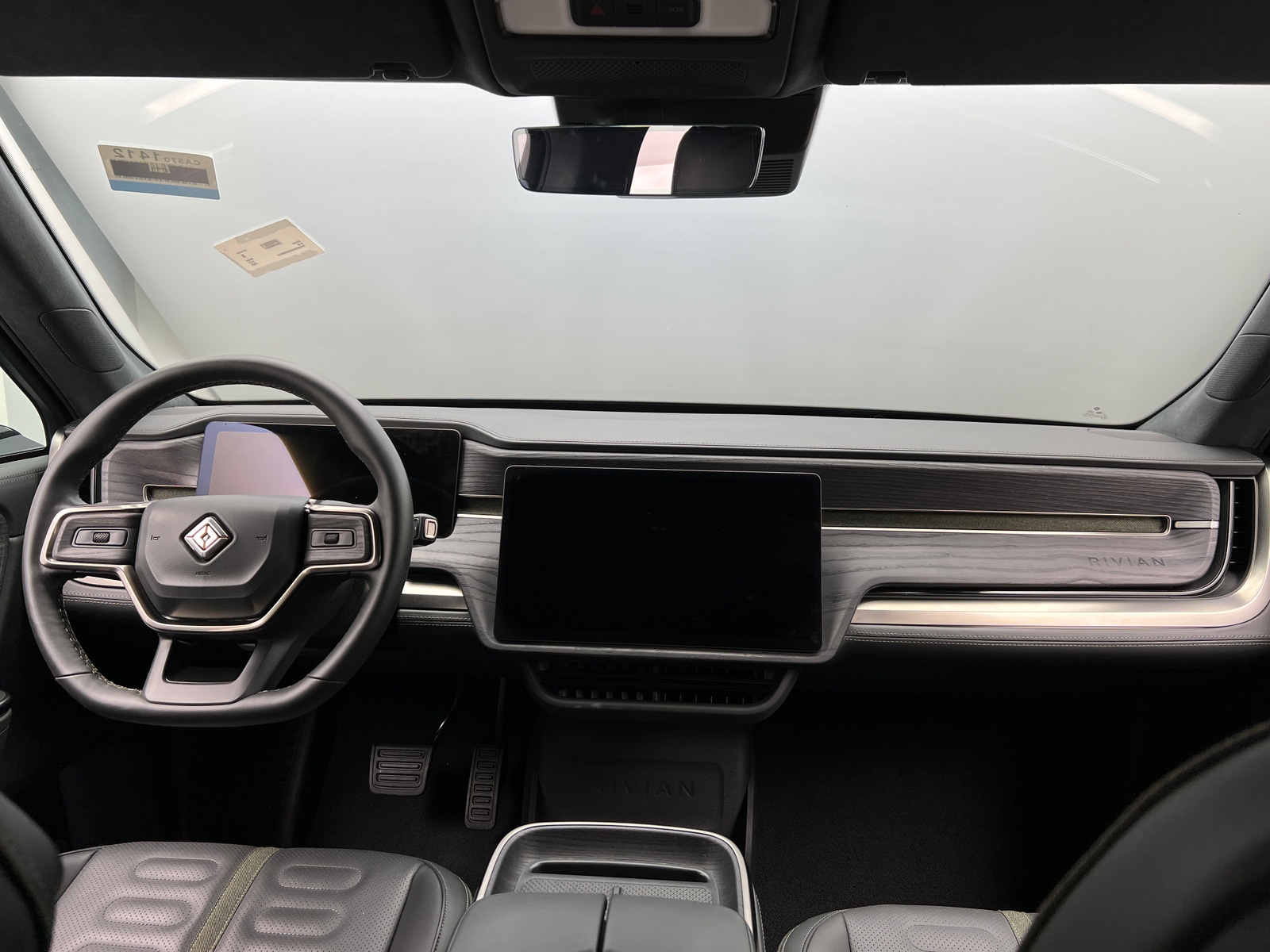 Thumbnail: 2025 Rivian R1S - 2