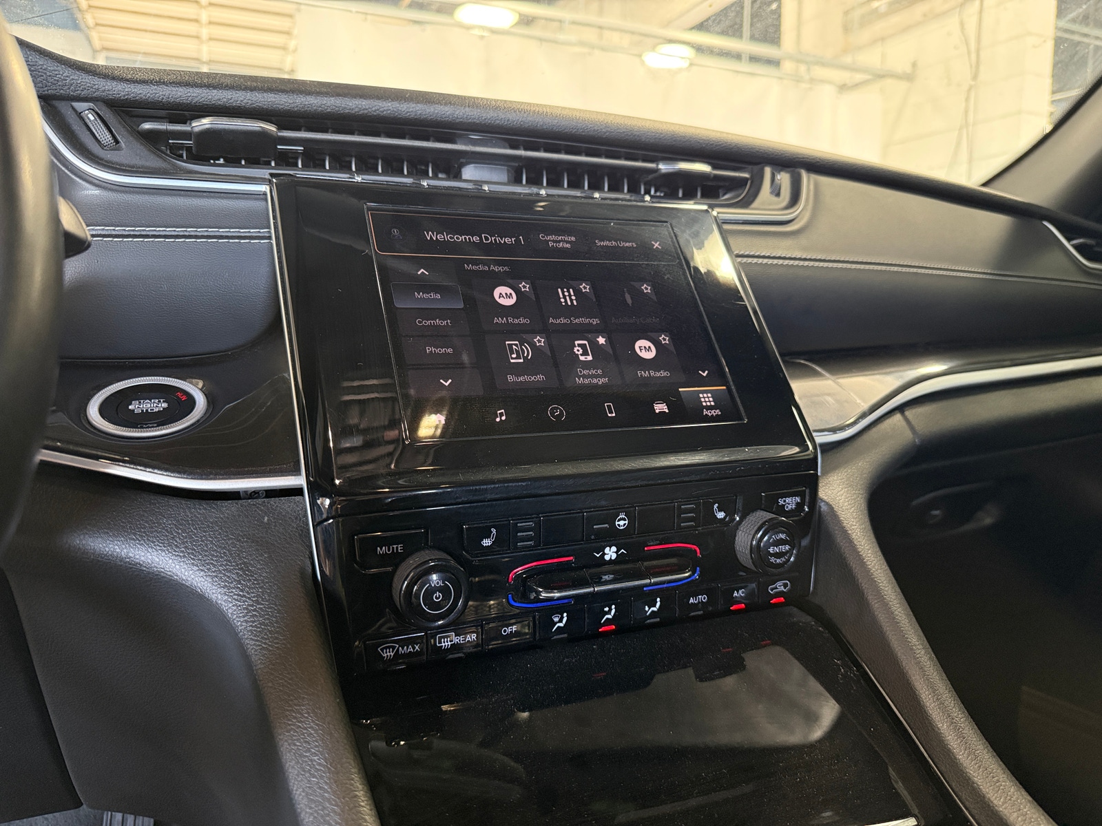Thumbnail: 2022 Jeep Grand Cherokee - 3
