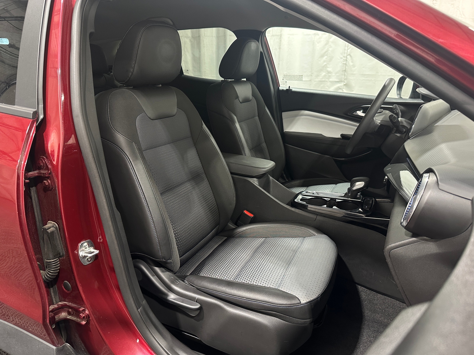Thumbnail: 2025 Chevrolet Trax - 2