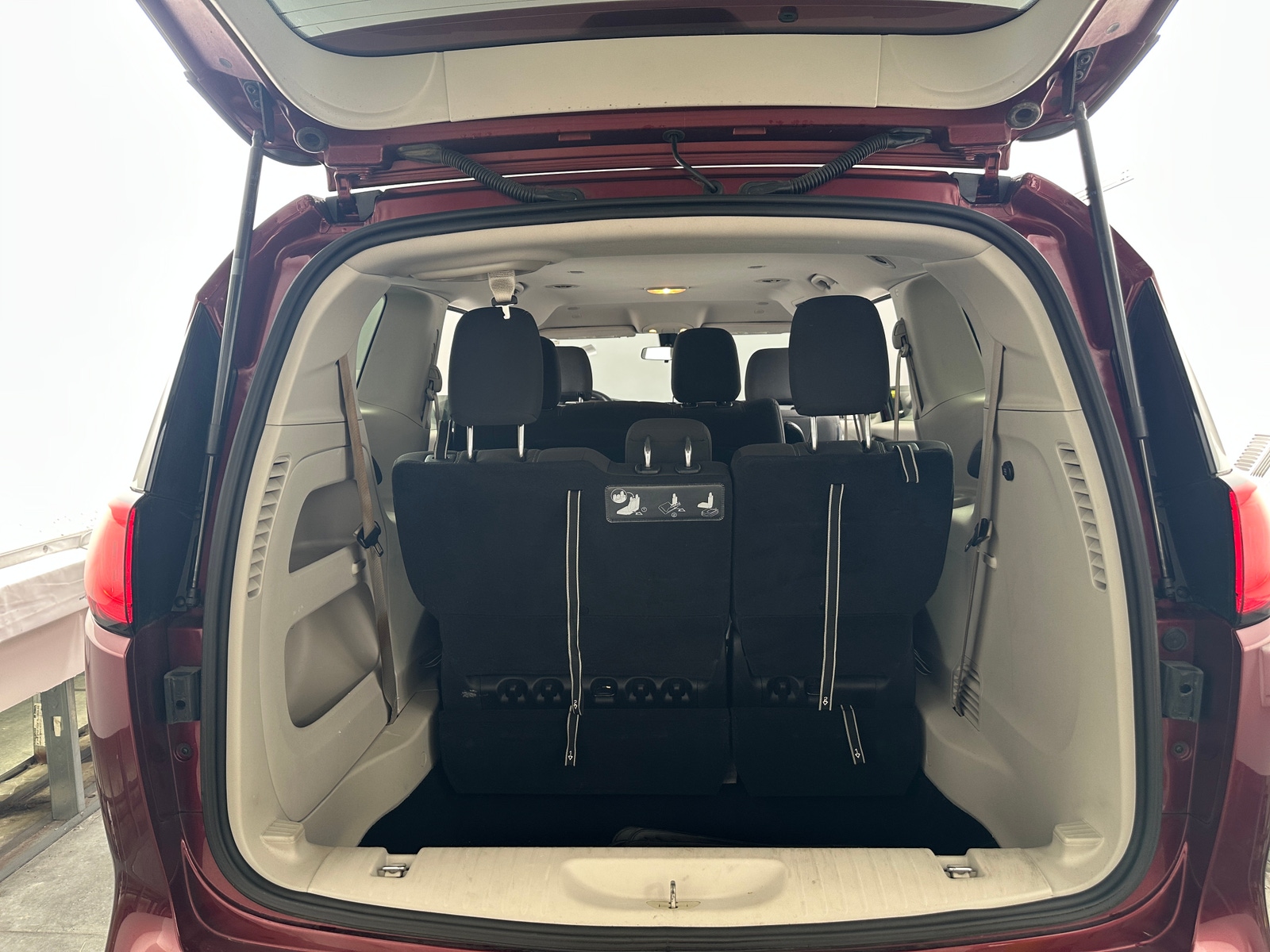 Thumbnail: 2020 Chrysler Voyager - 7