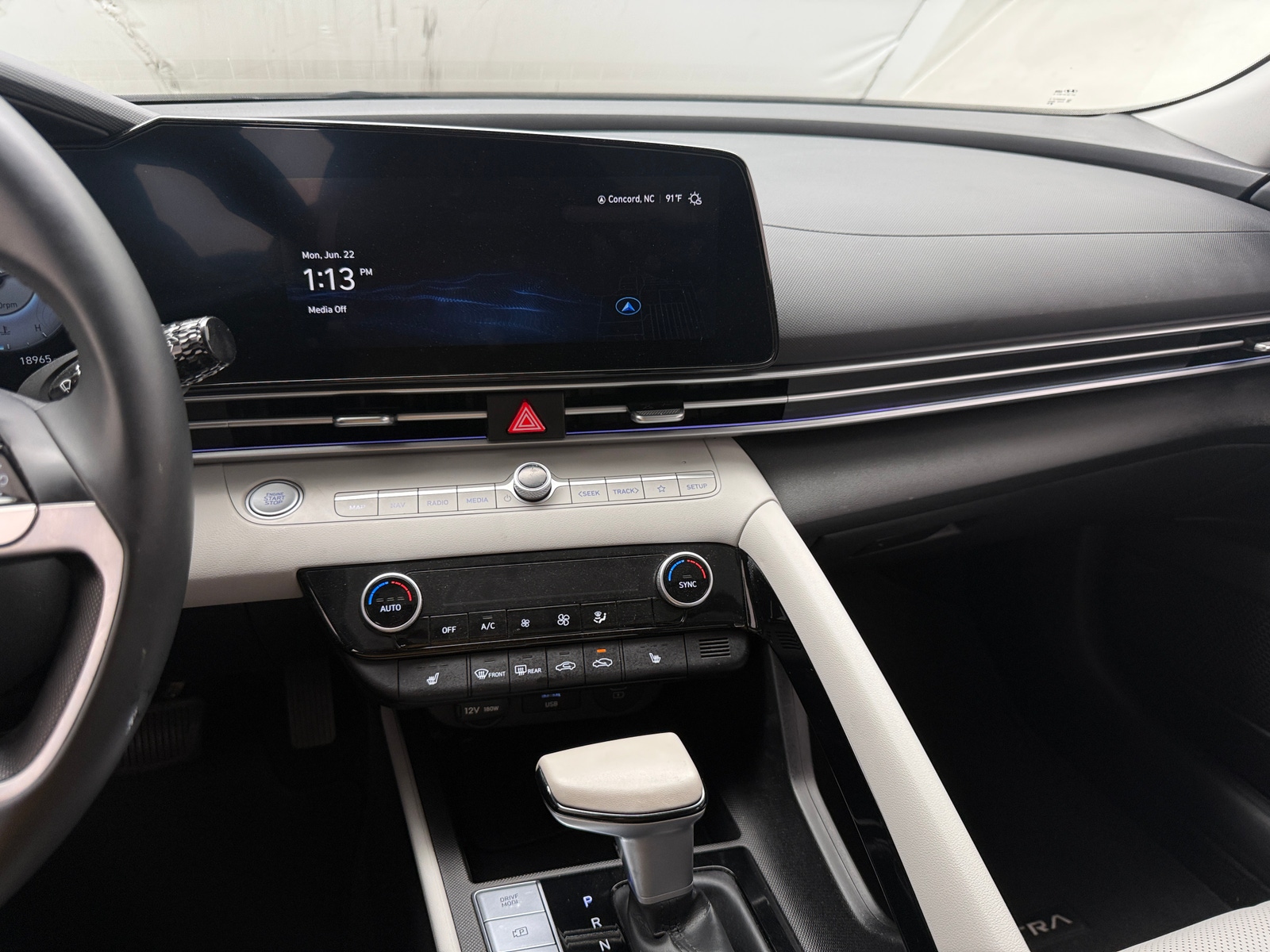 Thumbnail: 2024 Hyundai Elantra - 3