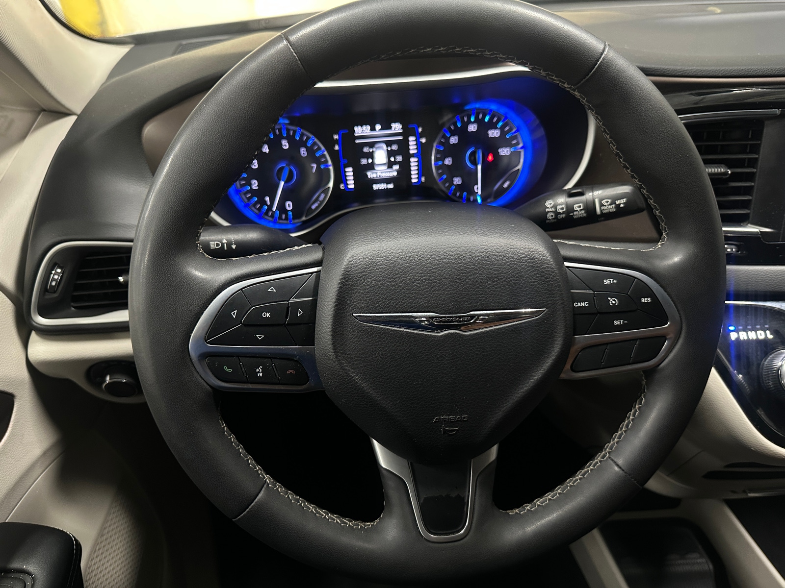 Thumbnail: 2023 Chrysler Voyager - 5