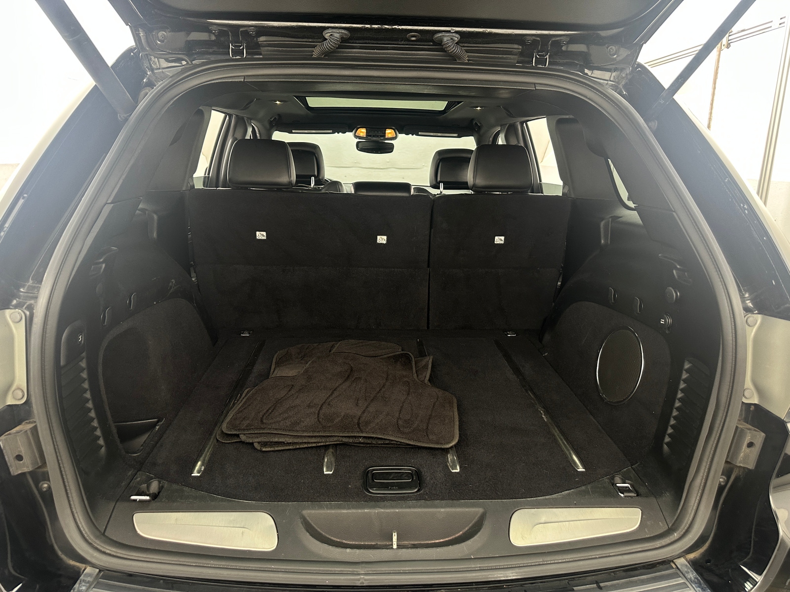 Thumbnail: 2017 Jeep Grand Cherokee - 7