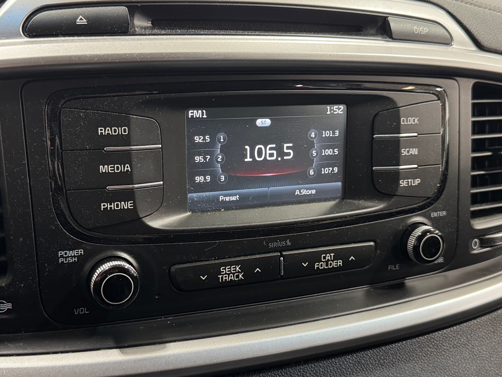 Thumbnail: 2016 Kia Sorento - 4