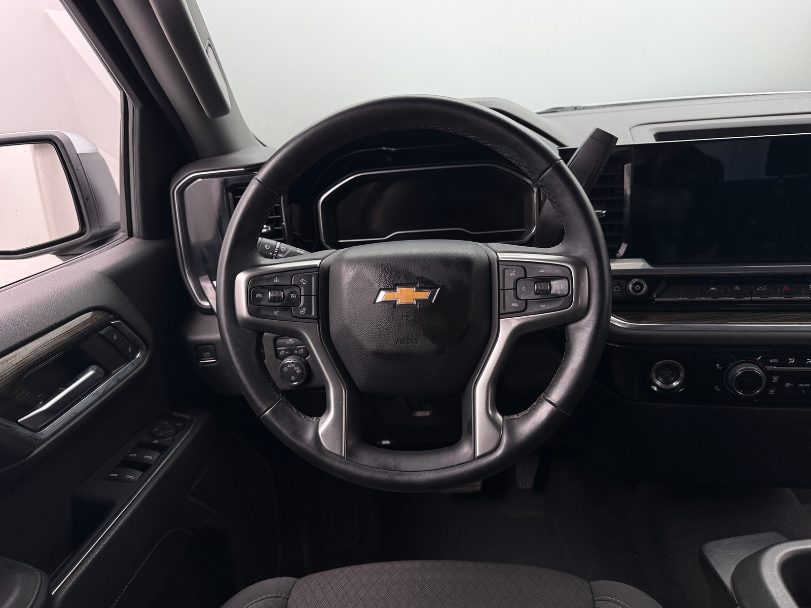 Thumbnail: 2023 Chevrolet Silverado 1500 - 5