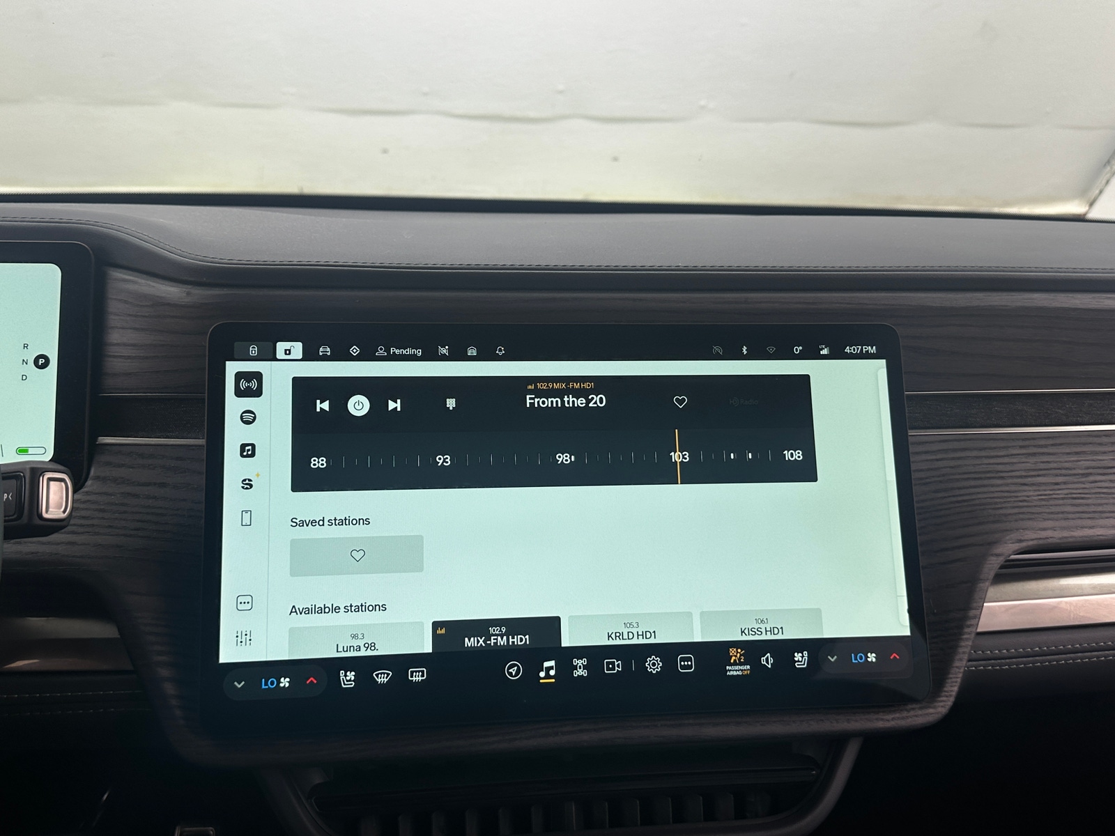 Thumbnail: 2024 Rivian R1S - 3