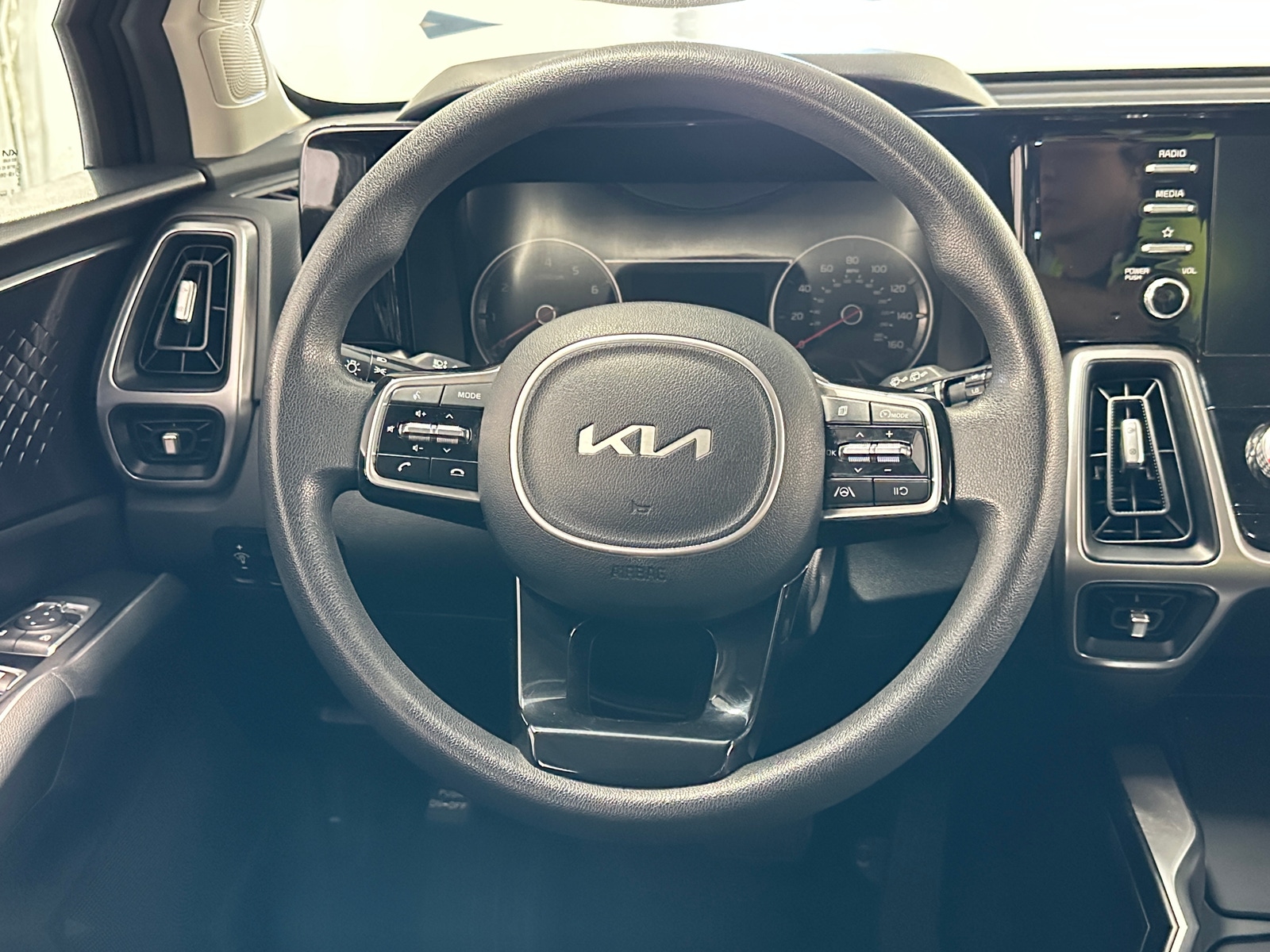 Thumbnail: 2022 Kia Sorento - 5