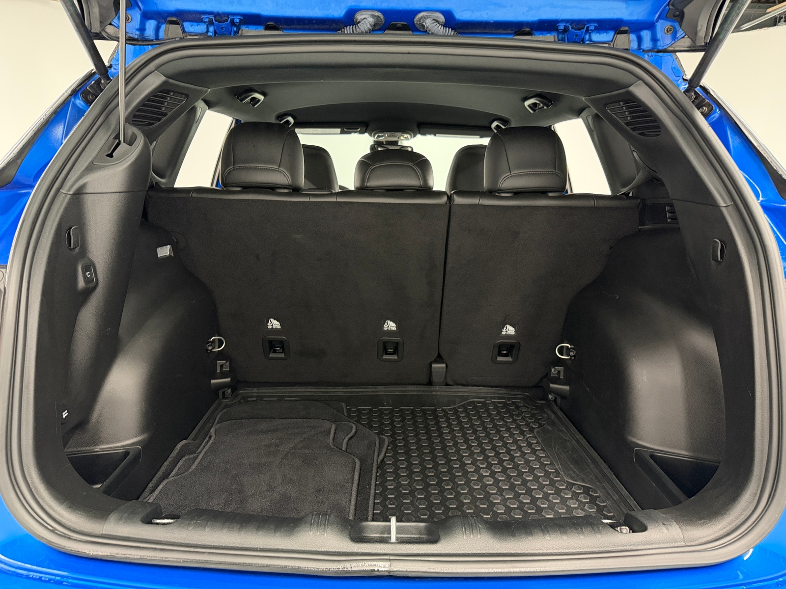 Thumbnail: 2023 Jeep Compass - 6