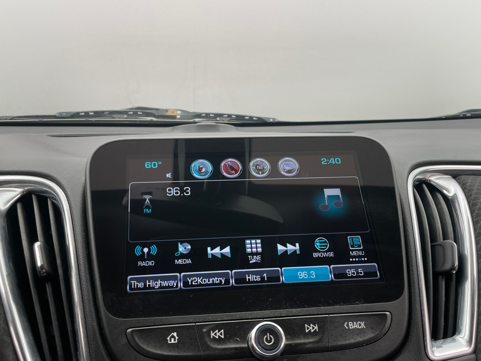 Thumbnail: 2017 Chevrolet Malibu - 4