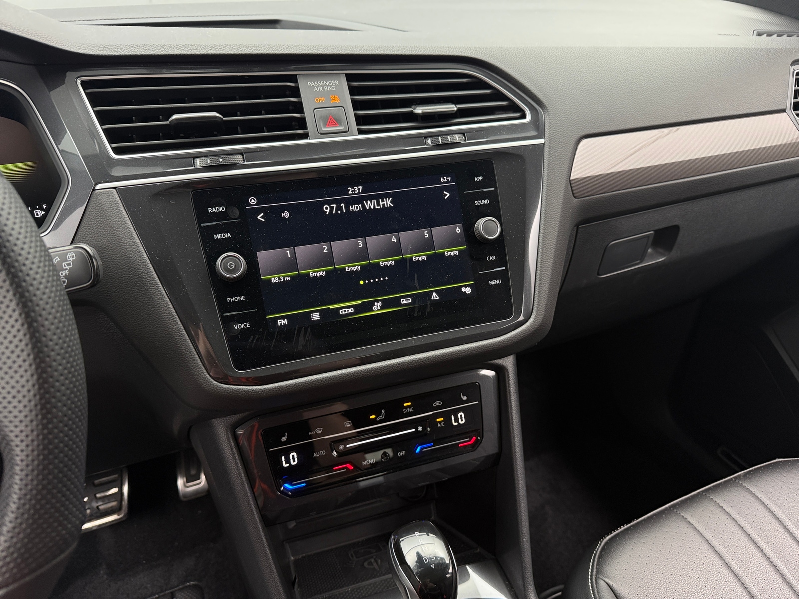 Thumbnail: 2024 Volkswagen Tiguan - 3
