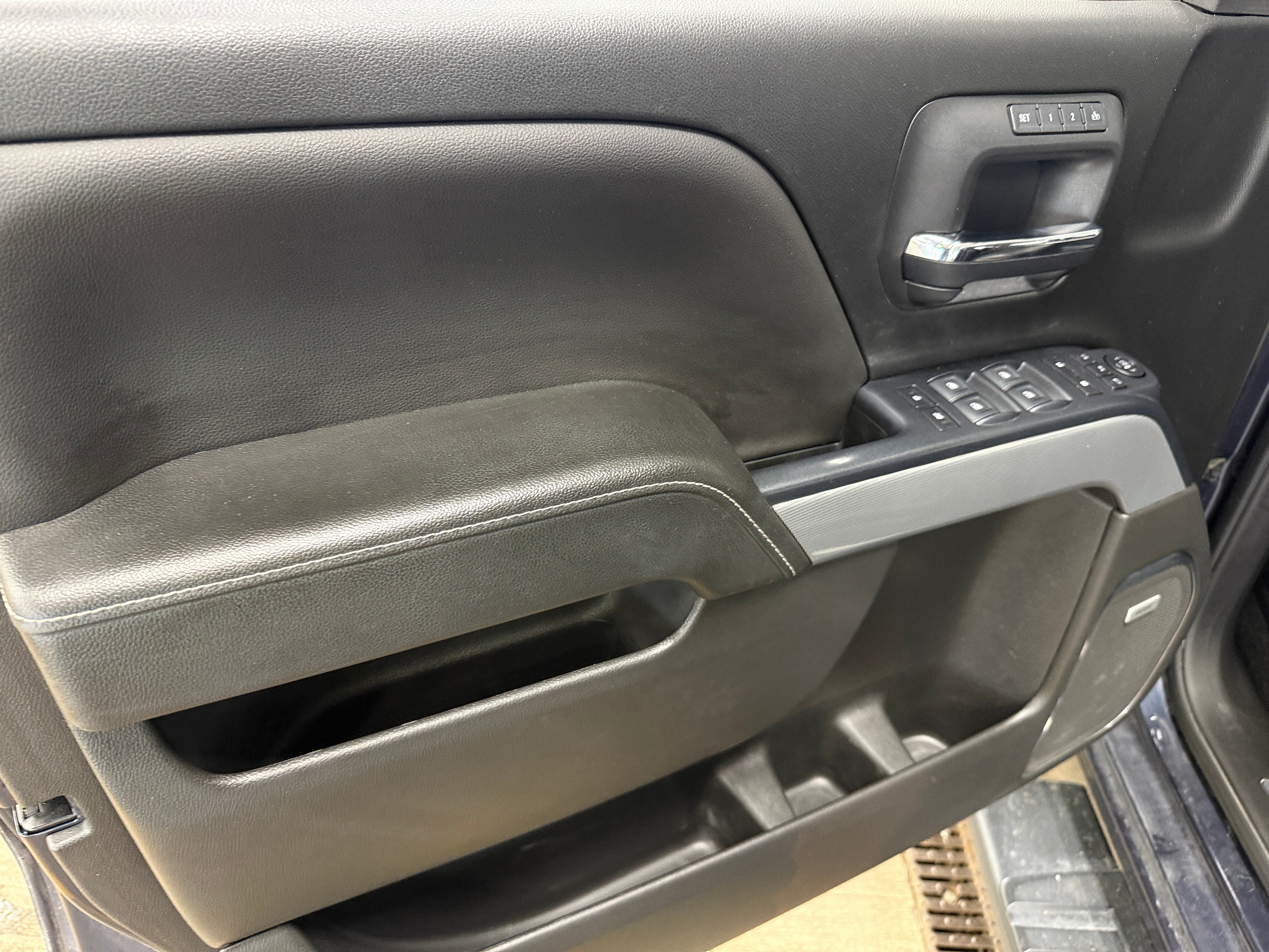 Used 2018 Chevrolet Silverado 1500 LTZ with VIN 3GCUKSEJ5JG402473 for sale in Eagan, Minnesota