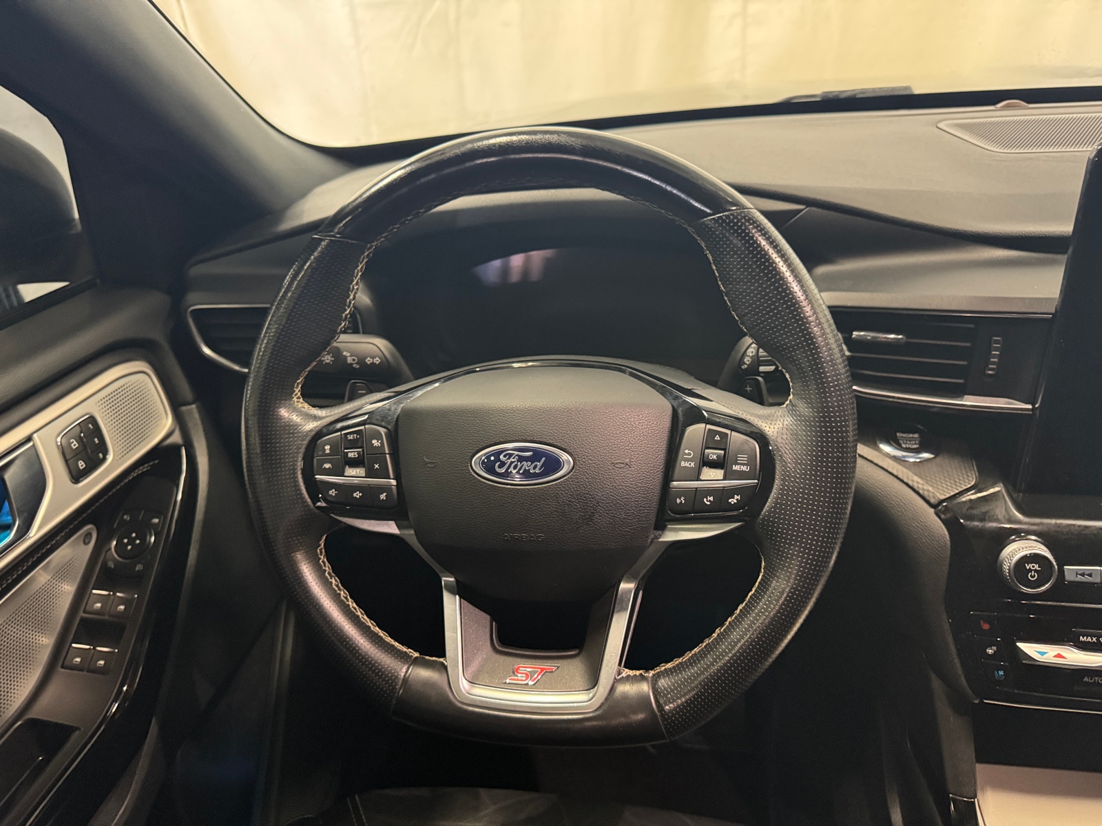 Thumbnail: 2021 Ford Explorer - 5
