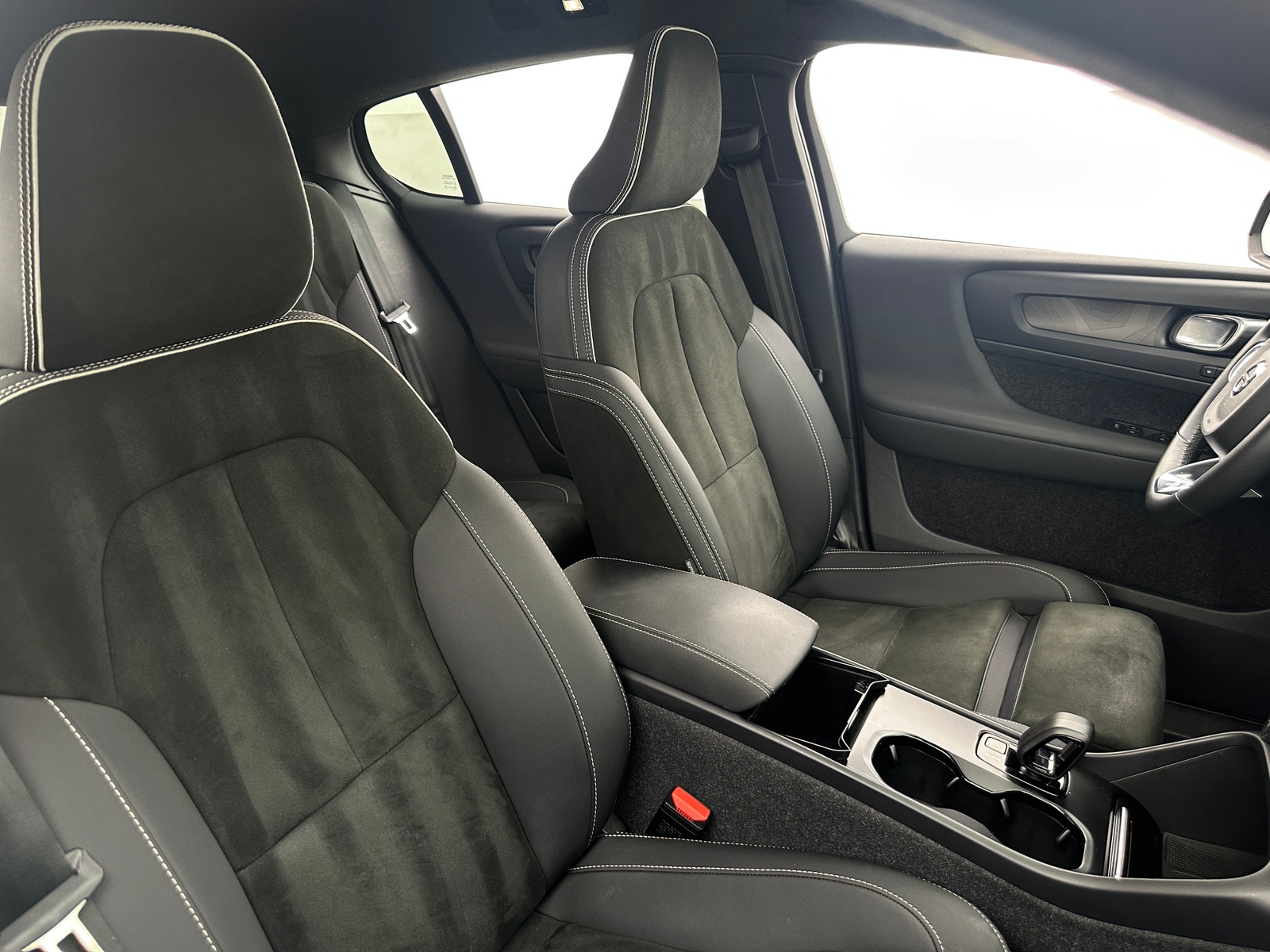 Thumbnail: 2023 Volvo C40 - 2