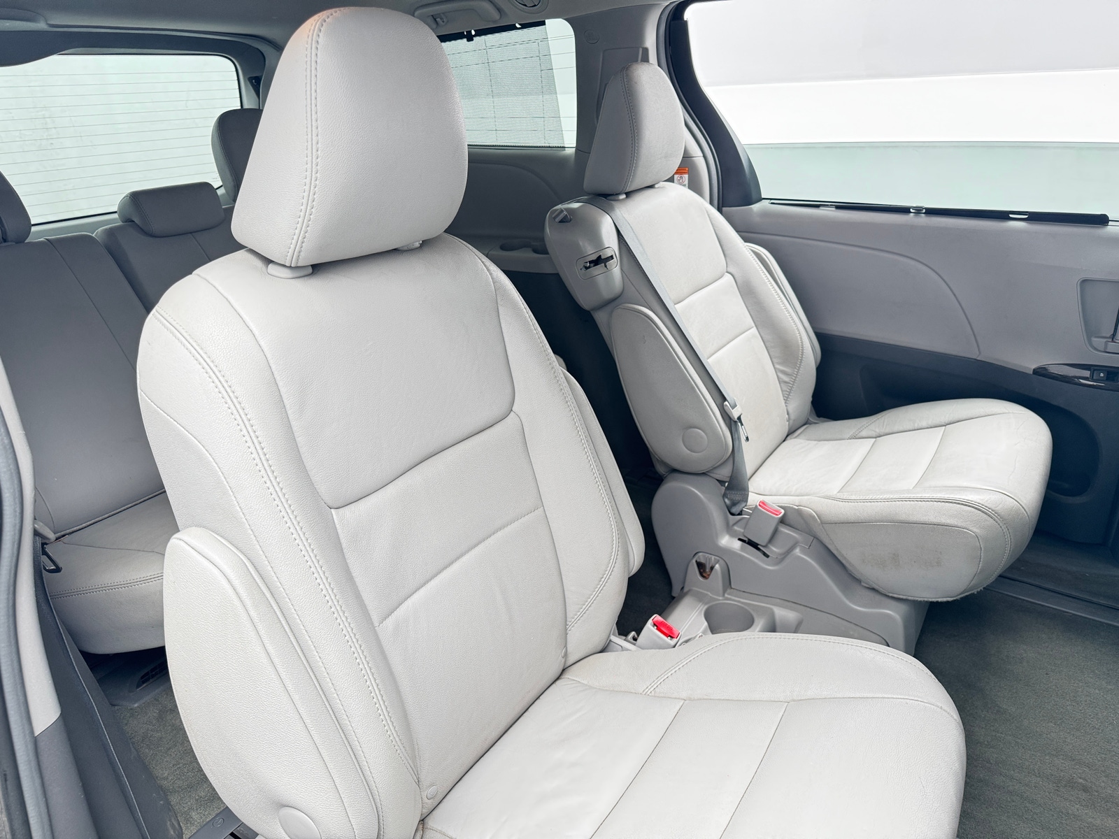 Thumbnail: 2017 Toyota Sienna - 5