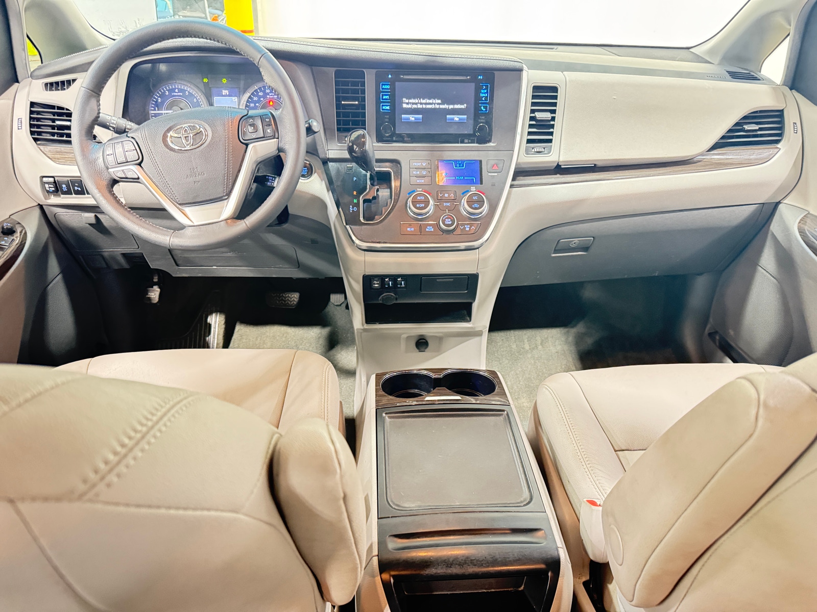 Thumbnail: 2017 Toyota Sienna - 2