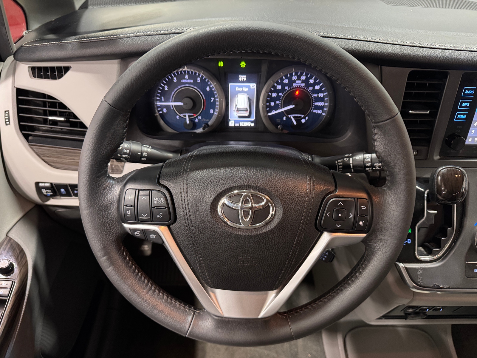 Thumbnail: 2017 Toyota Sienna - 4