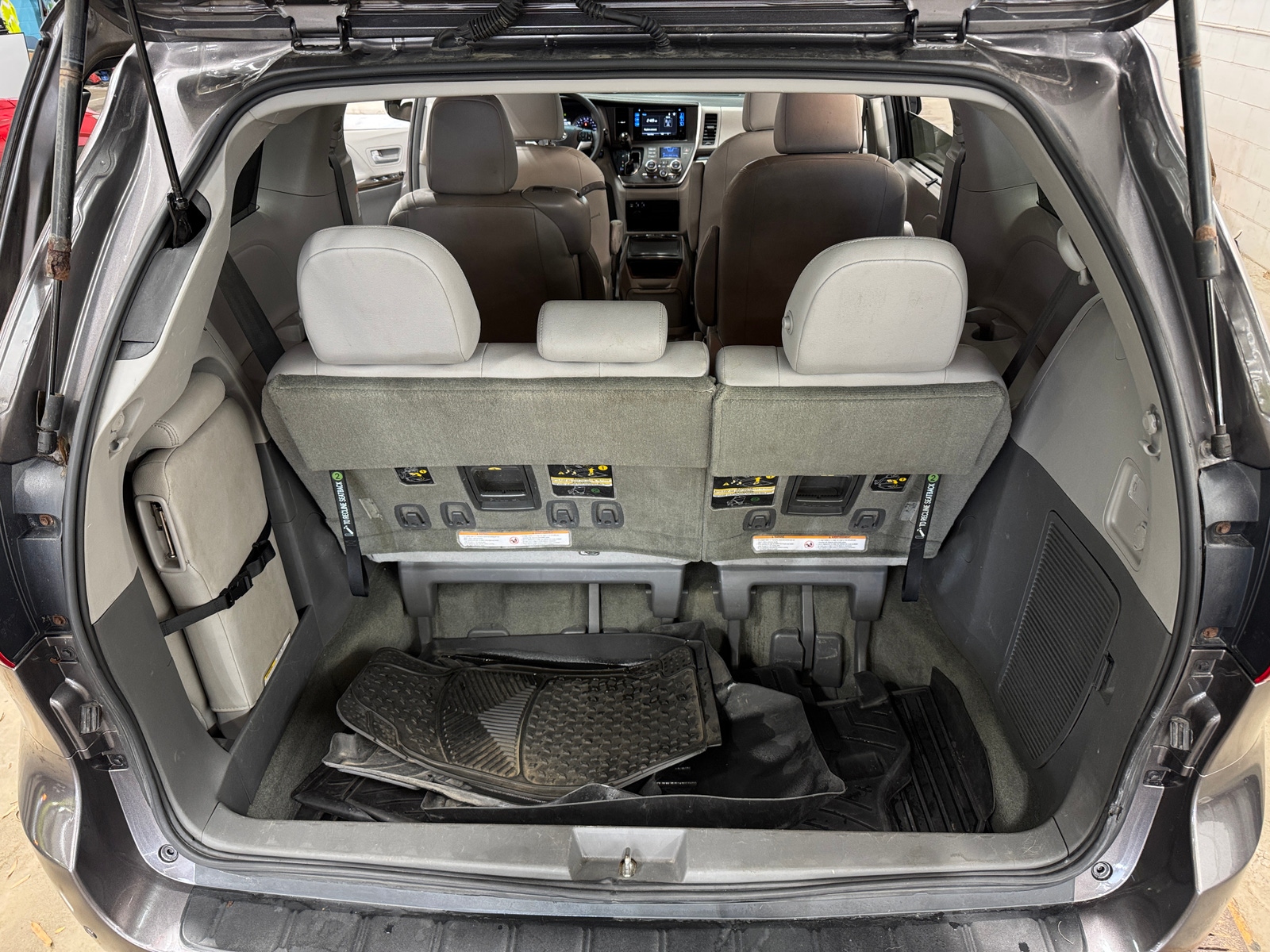 Thumbnail: 2017 Toyota Sienna - 6
