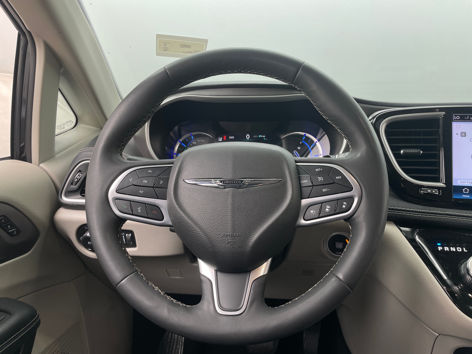 Thumbnail: 2023 Chrysler Pacifica - 5