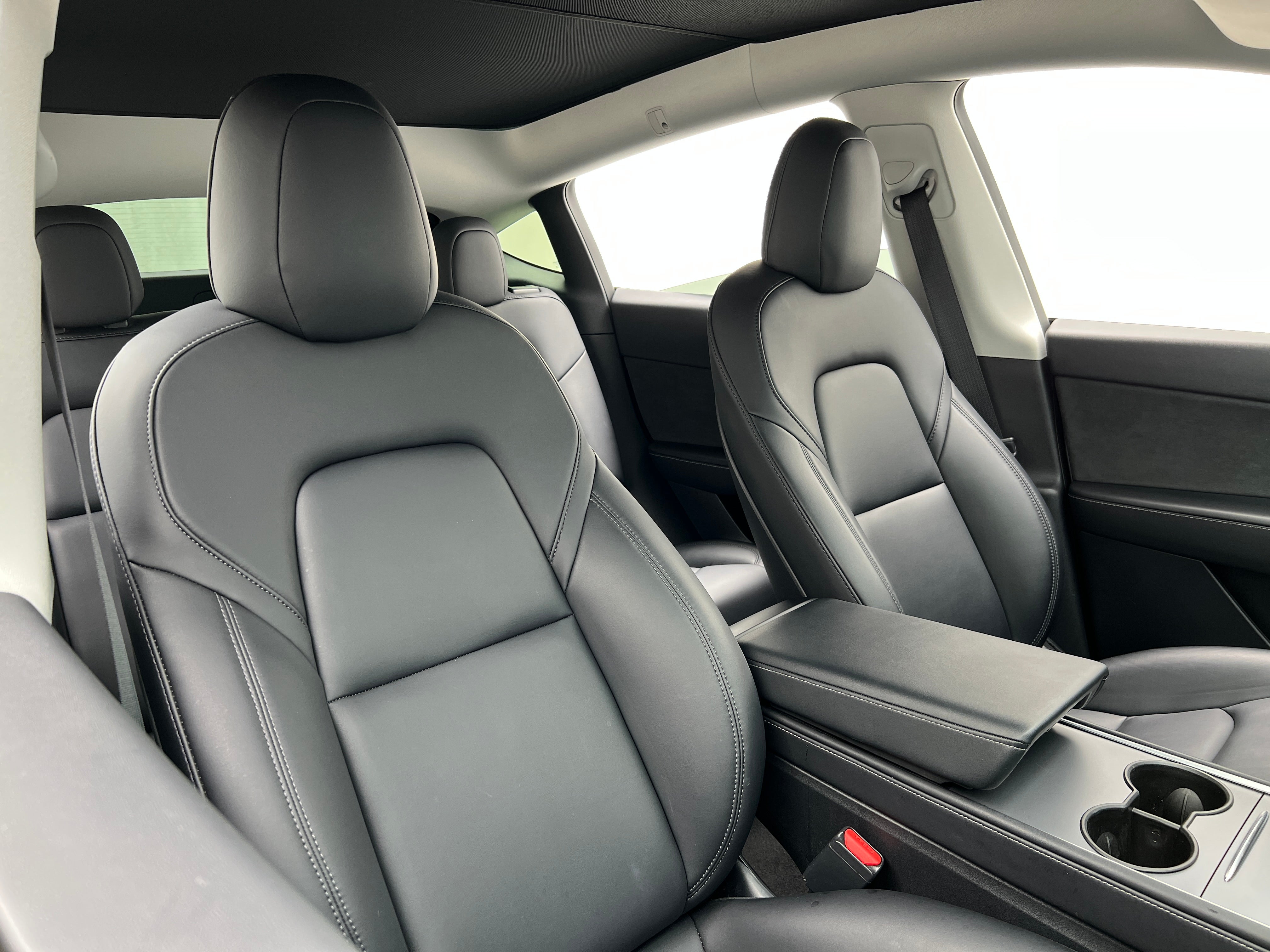 Used 2022 Tesla Model Y Long Range with VIN 7SAYGDEE8NF493674 for sale in Oak Creek, WI