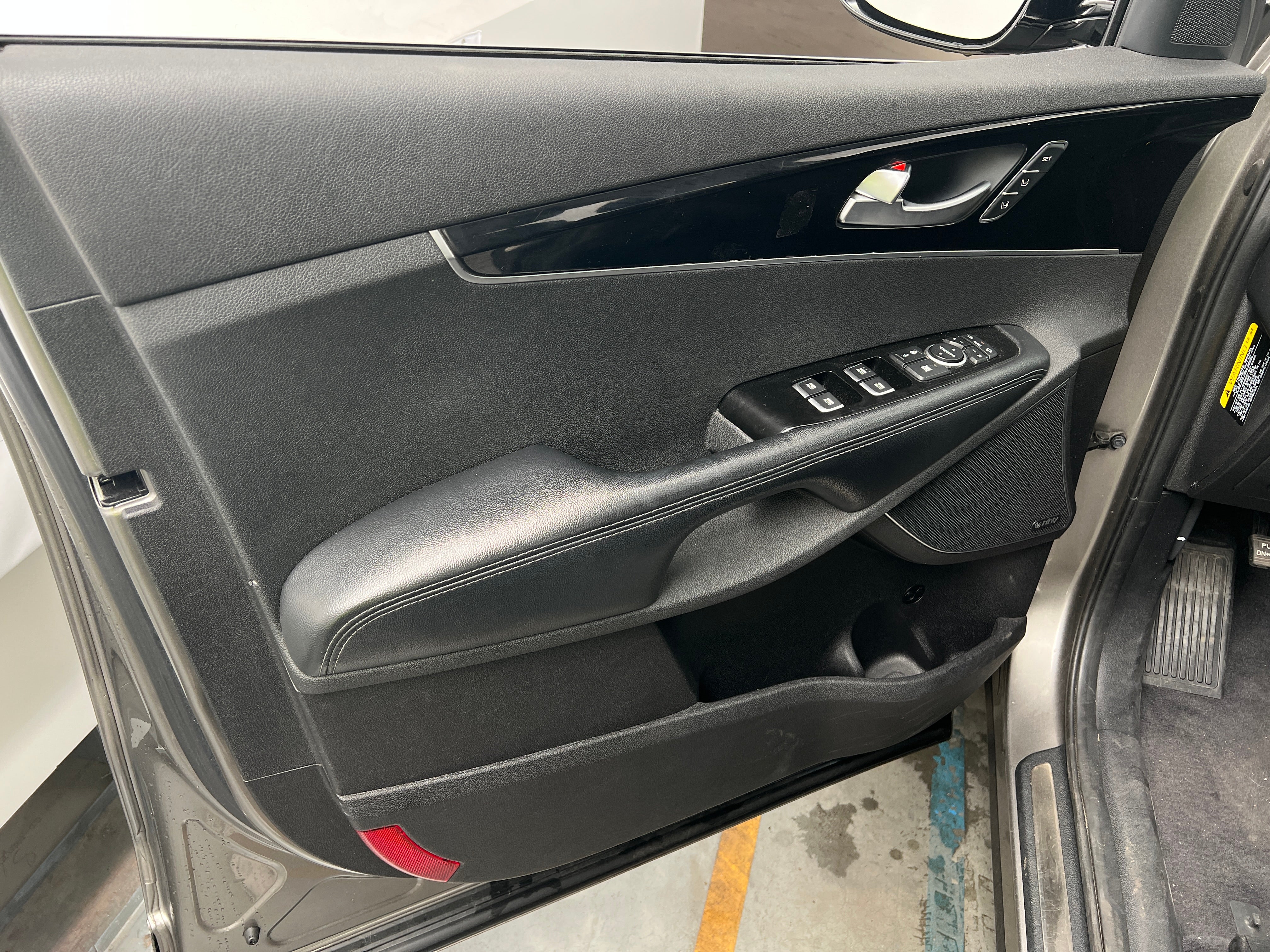 Used 2016 Kia Sorento SX with VIN 5XYPKDA58GG095809 for sale in Auburn, WA