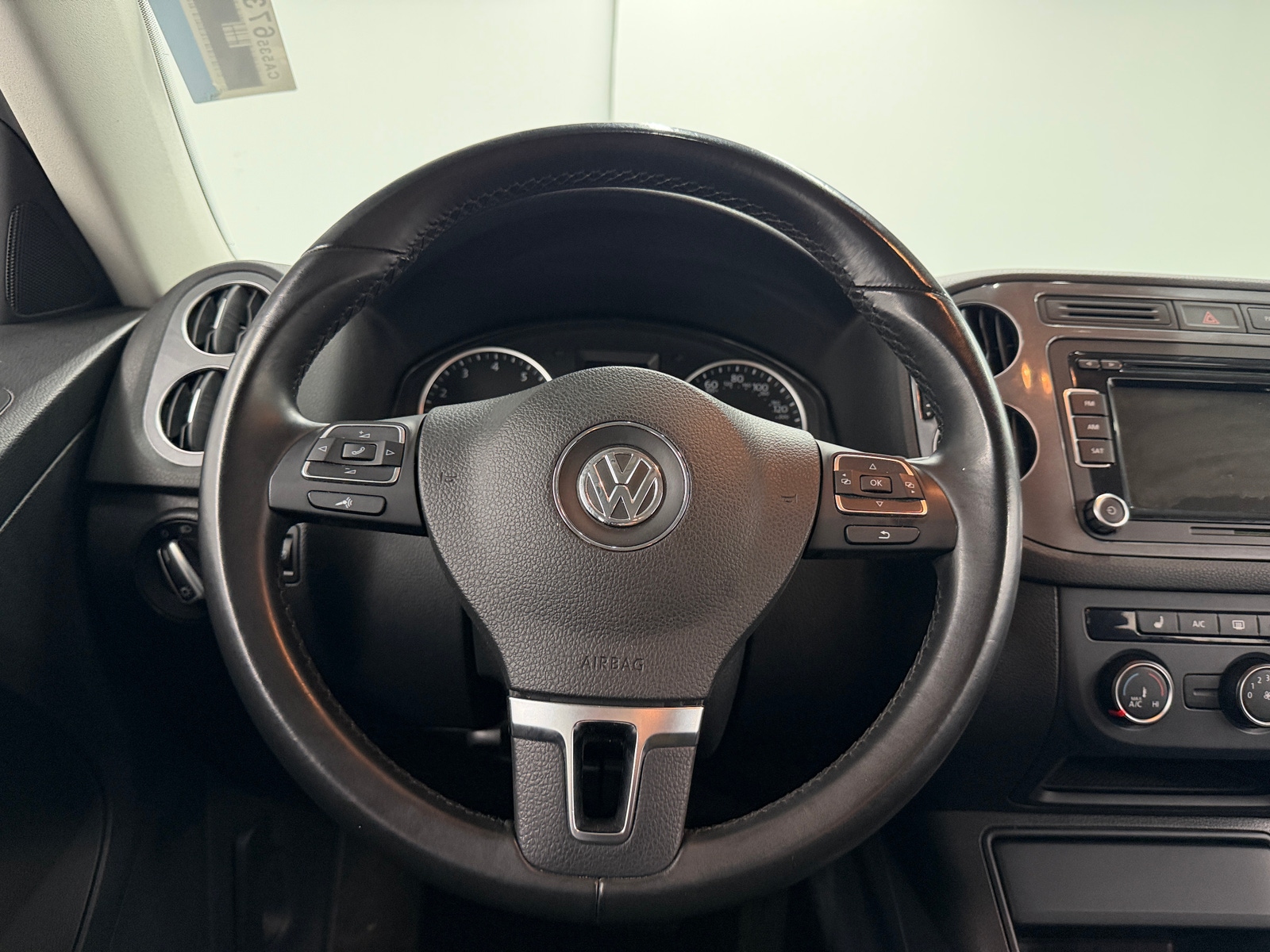 Thumbnail: 2015 Volkswagen Tiguan - 5
