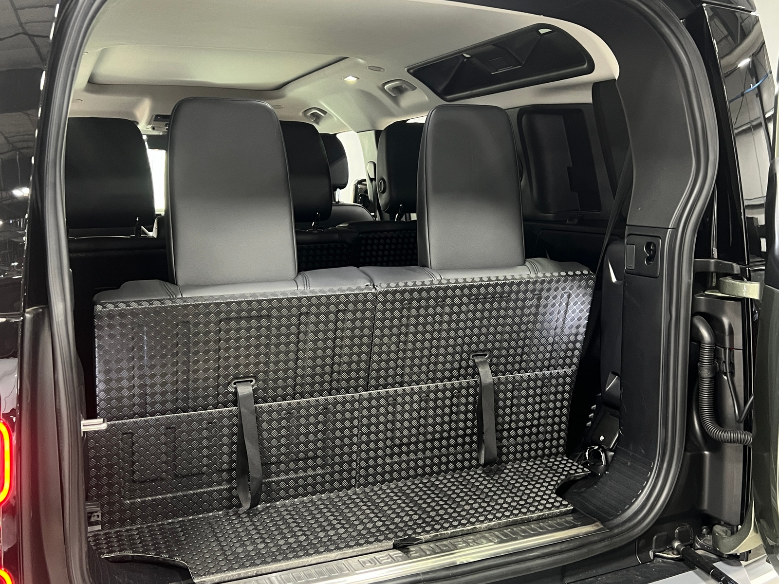 Thumbnail: 2024 Land Rover Defender - 6
