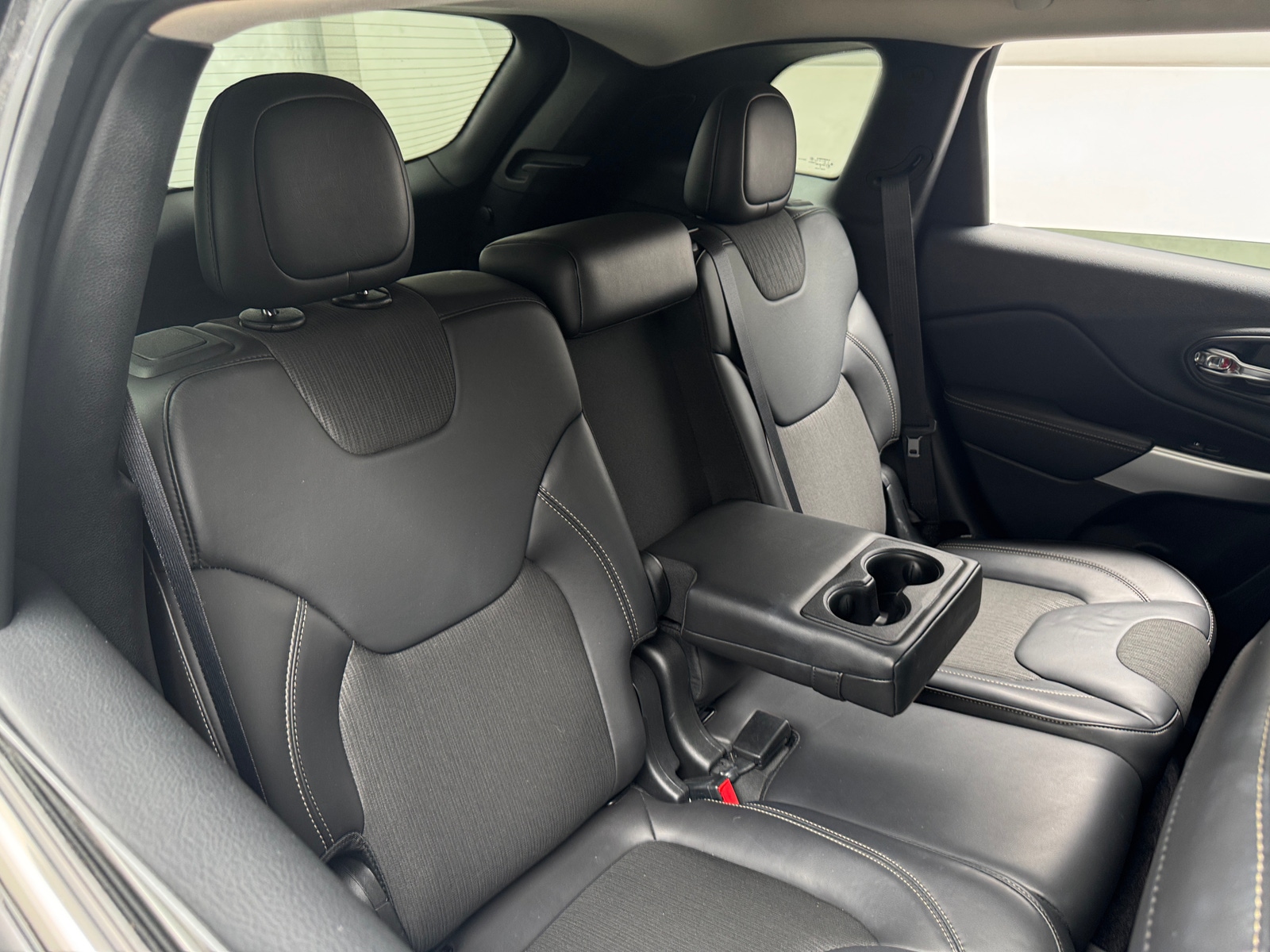 Thumbnail: 2018 Jeep Cherokee - 6