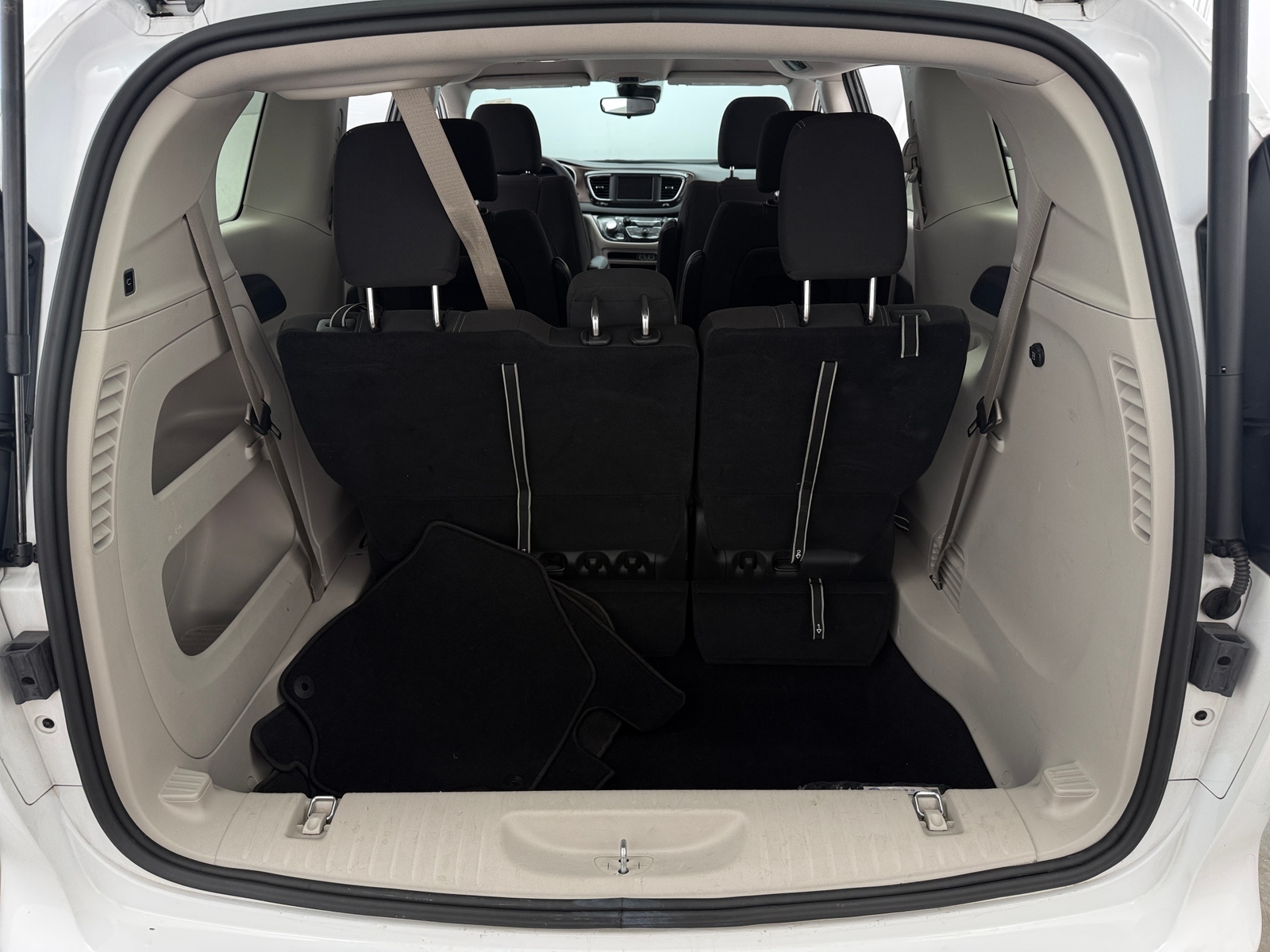 Thumbnail: 2024 Chrysler Voyager - 7