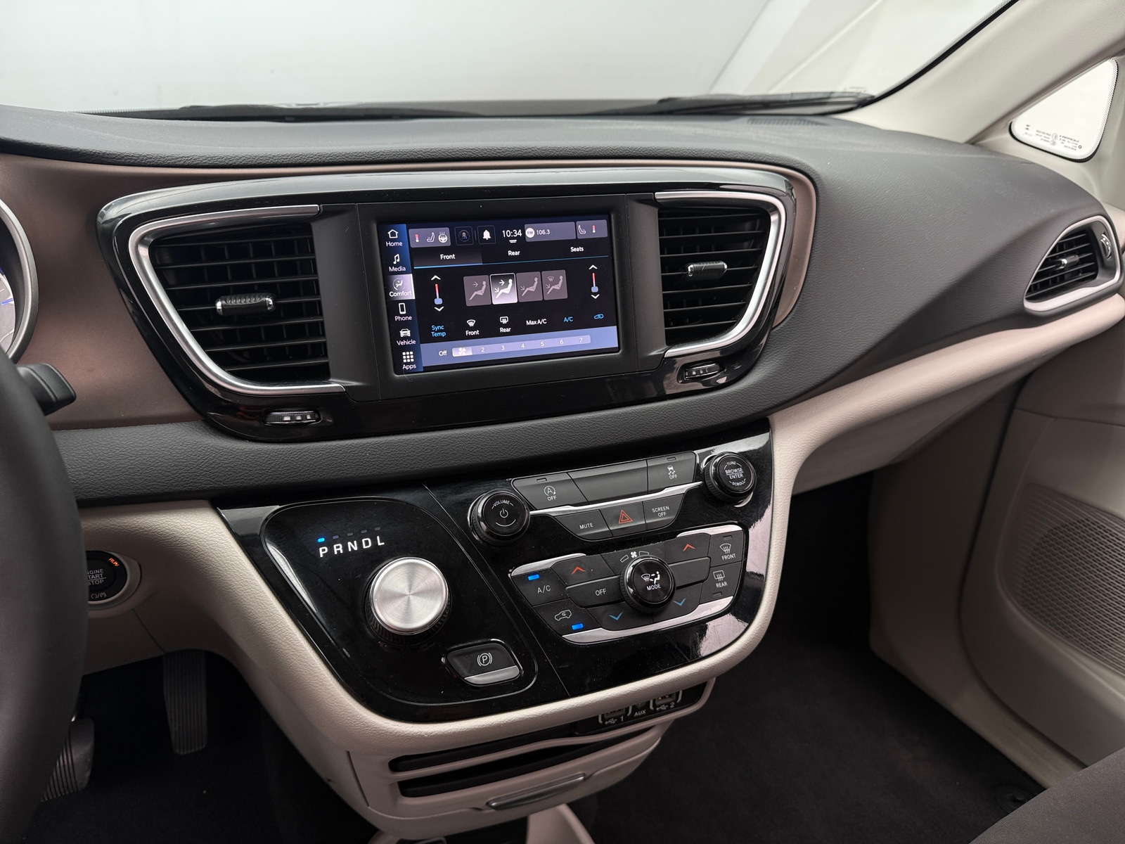 Thumbnail: 2024 Chrysler Voyager - 4