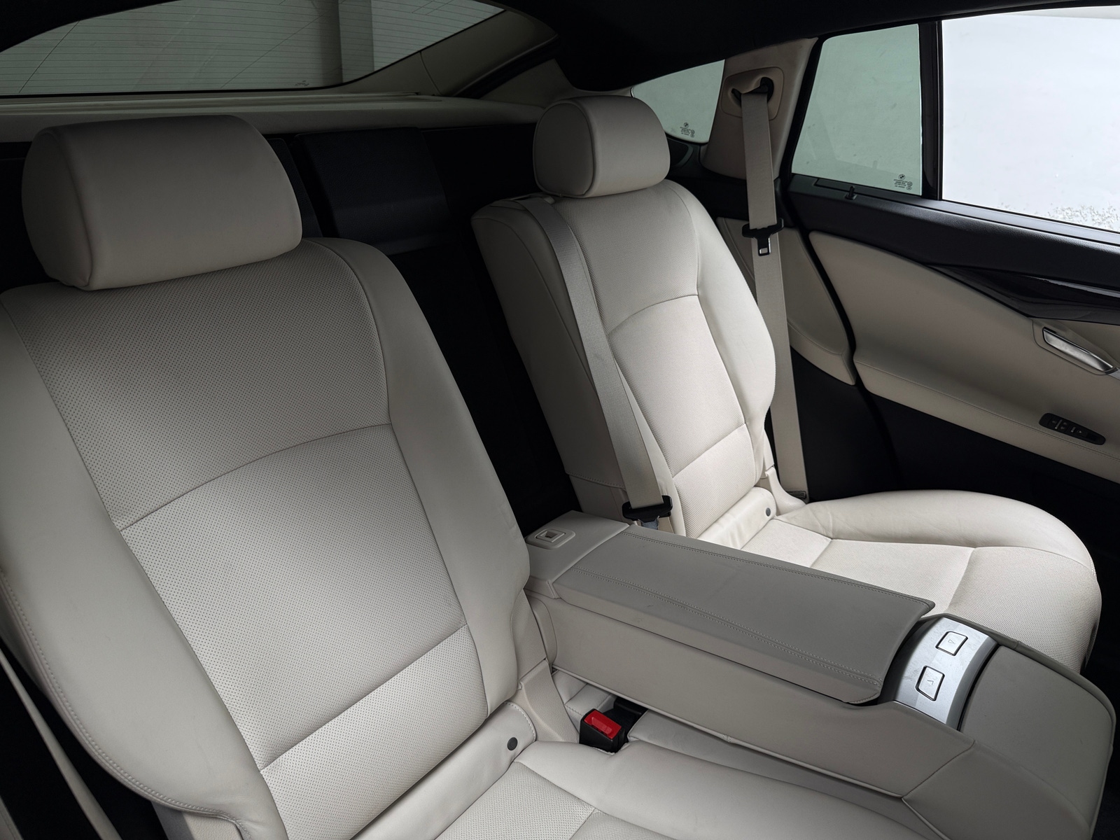 Thumbnail: 2012 BMW 5 Series - 5